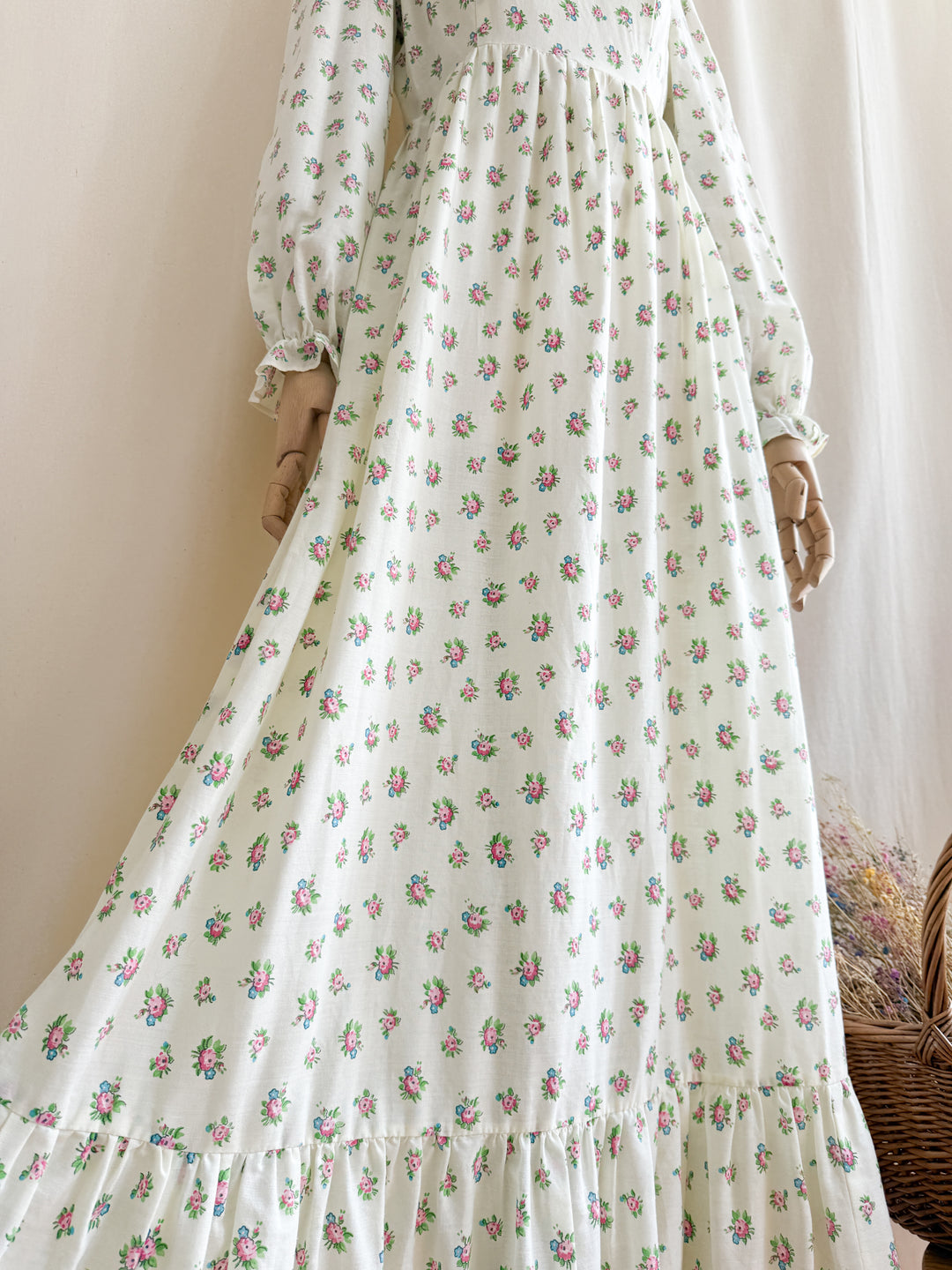 Gorgeous White Floral Cotton 70s Prairie Maxi Dress