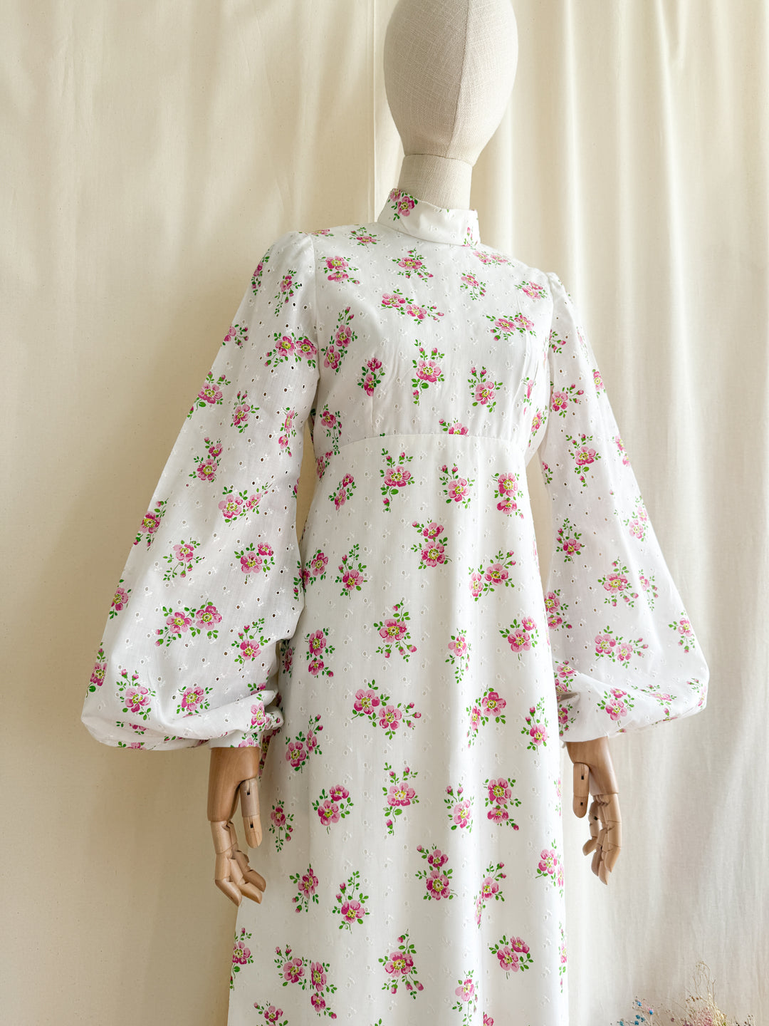 Stunning Broderie Anglaise Floral 70s Cotton Dream Dress