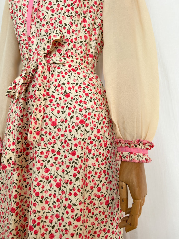 Pretty Romantic Rose Floral Cotton 70s Dress