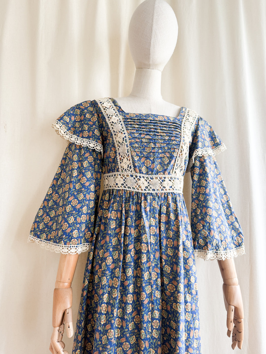 Holy Grail Precious 70s Bohemian Cotton Dream Dress by Travers Tempos