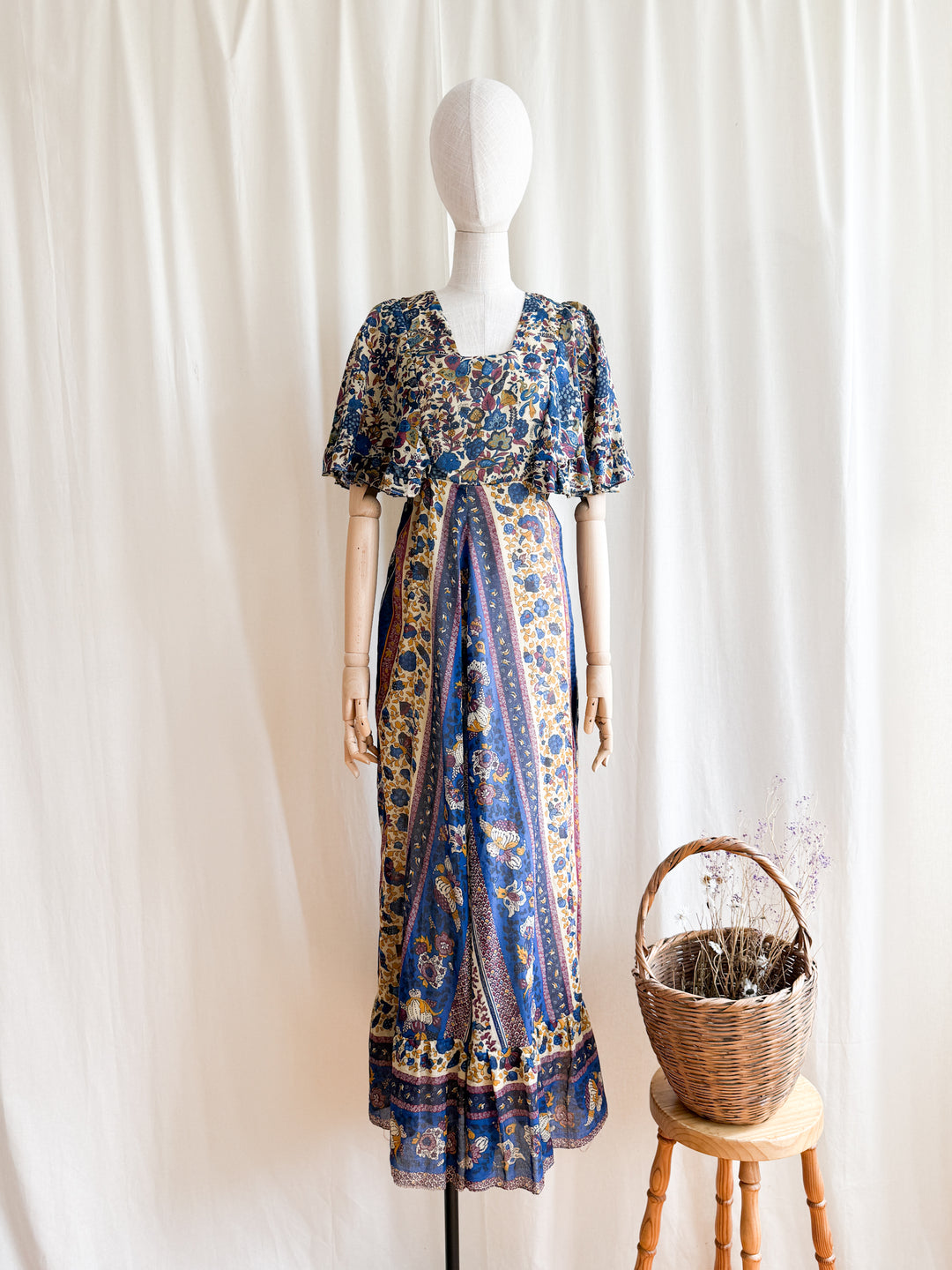 Stunning 70s Flutter Sleeve Animal Print Cotton maxi Dress The Pansy Garden Stunning 70s Flutter Sleeve Animal Print Cotton maxi Dress The Pansy Garden