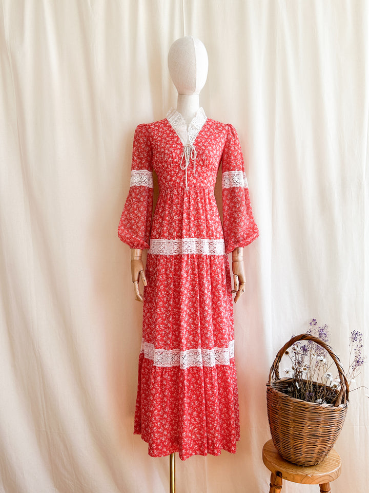 Gorgeous Rare Gunne Sax Style 1970s Red Floral Prairie Dress