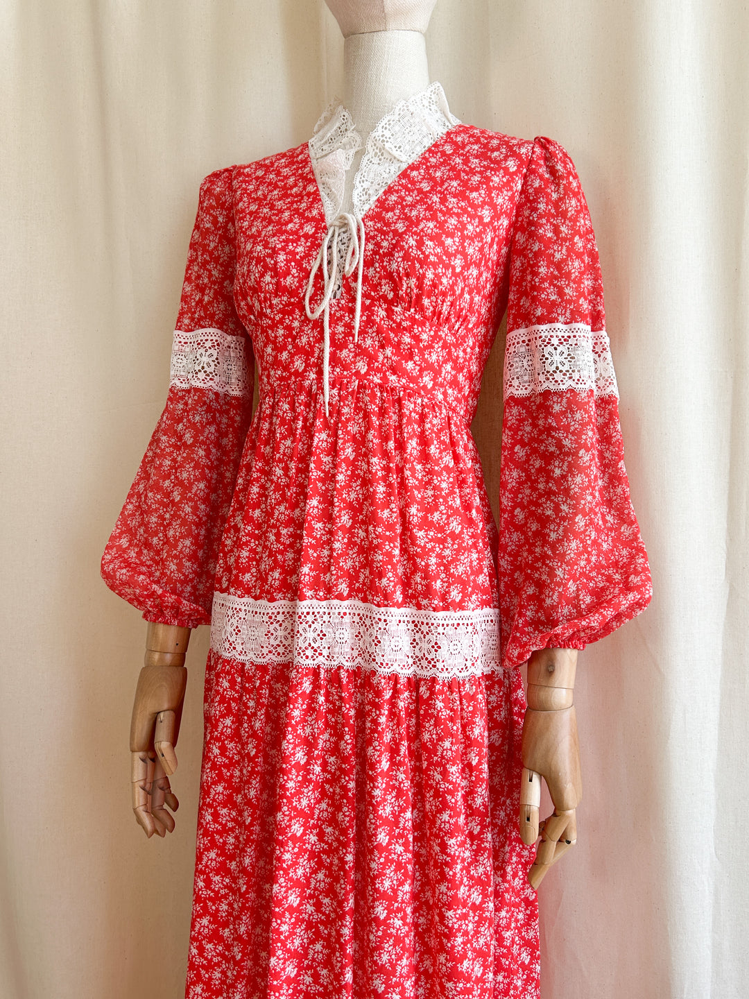 Gorgeous Rare Gunne Sax Style 1970s Red Floral Prairie Dress