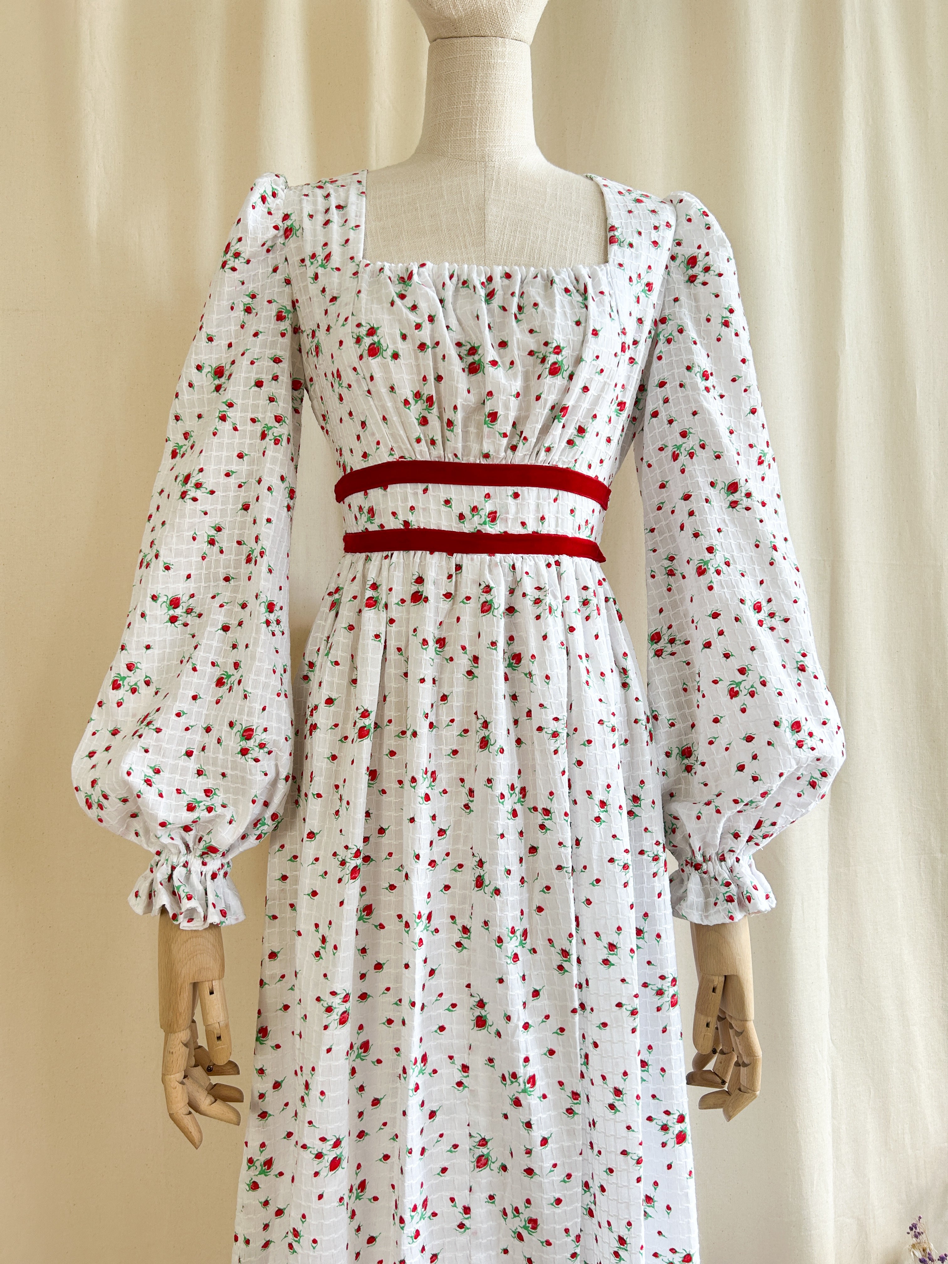 Store Vintage midi dress handmade 70’s prairie style