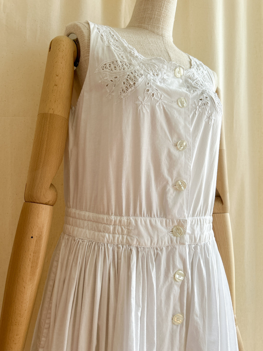 Beautiful 80s Embroidered White Cotton Midi Dress