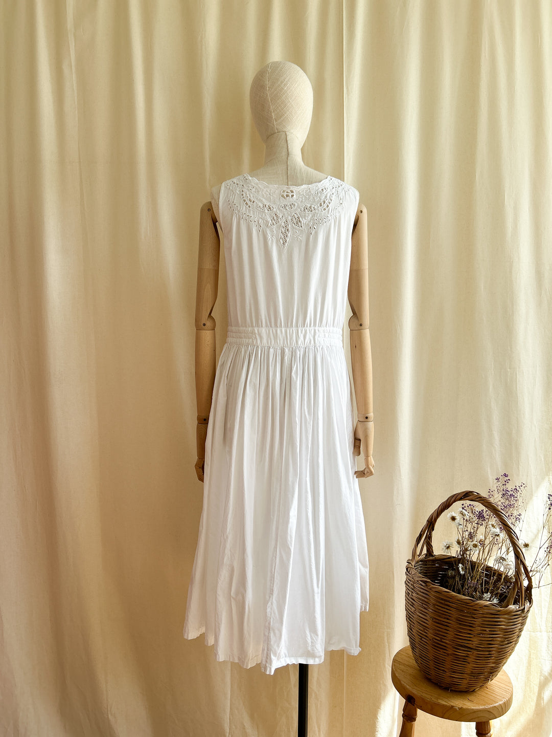 Beautiful 80s Embroidered White Cotton Midi Dress