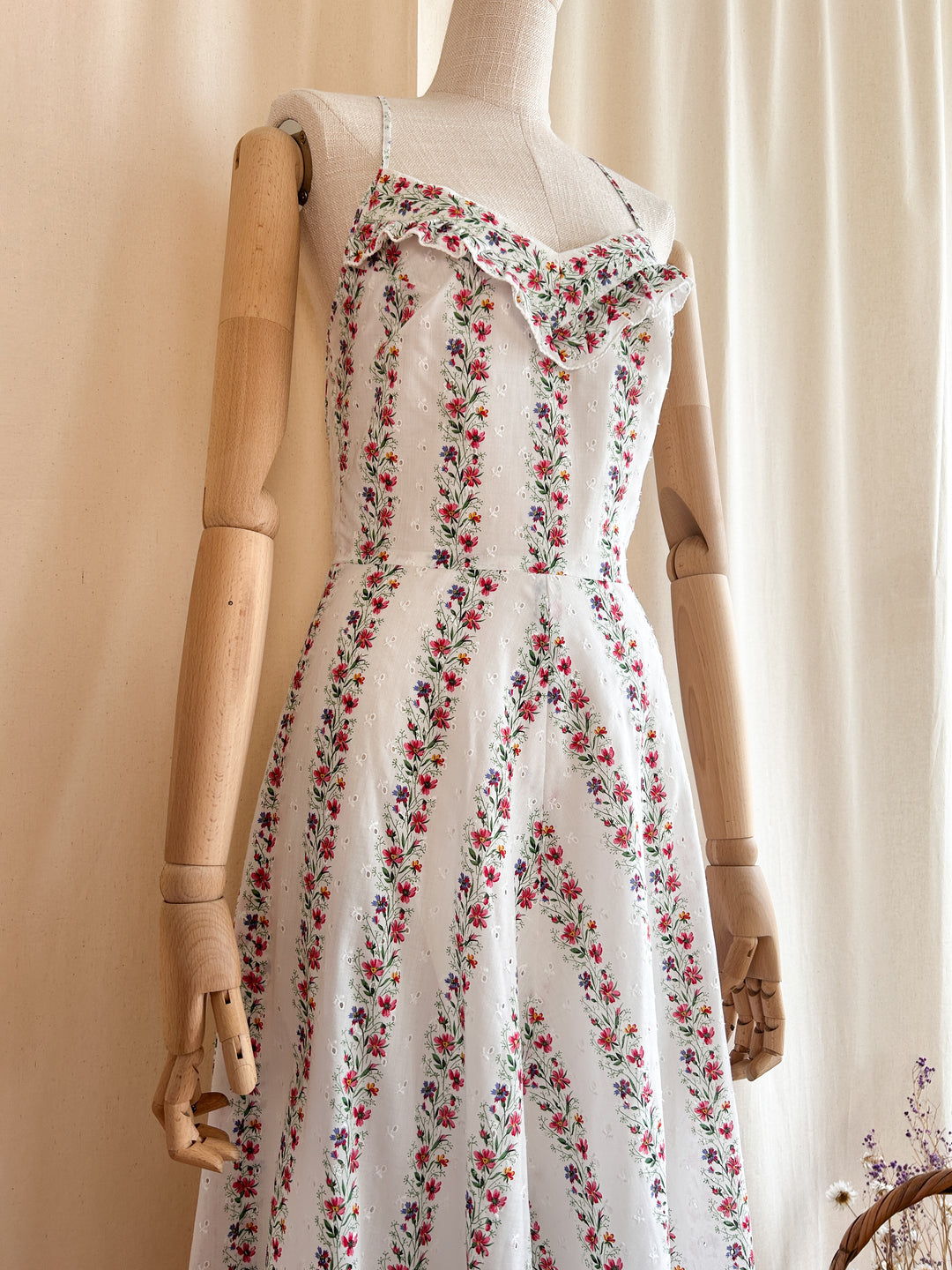 Stunning Rare Floral Broderie Anglaise Crossback 70s Cotton Dream Dress