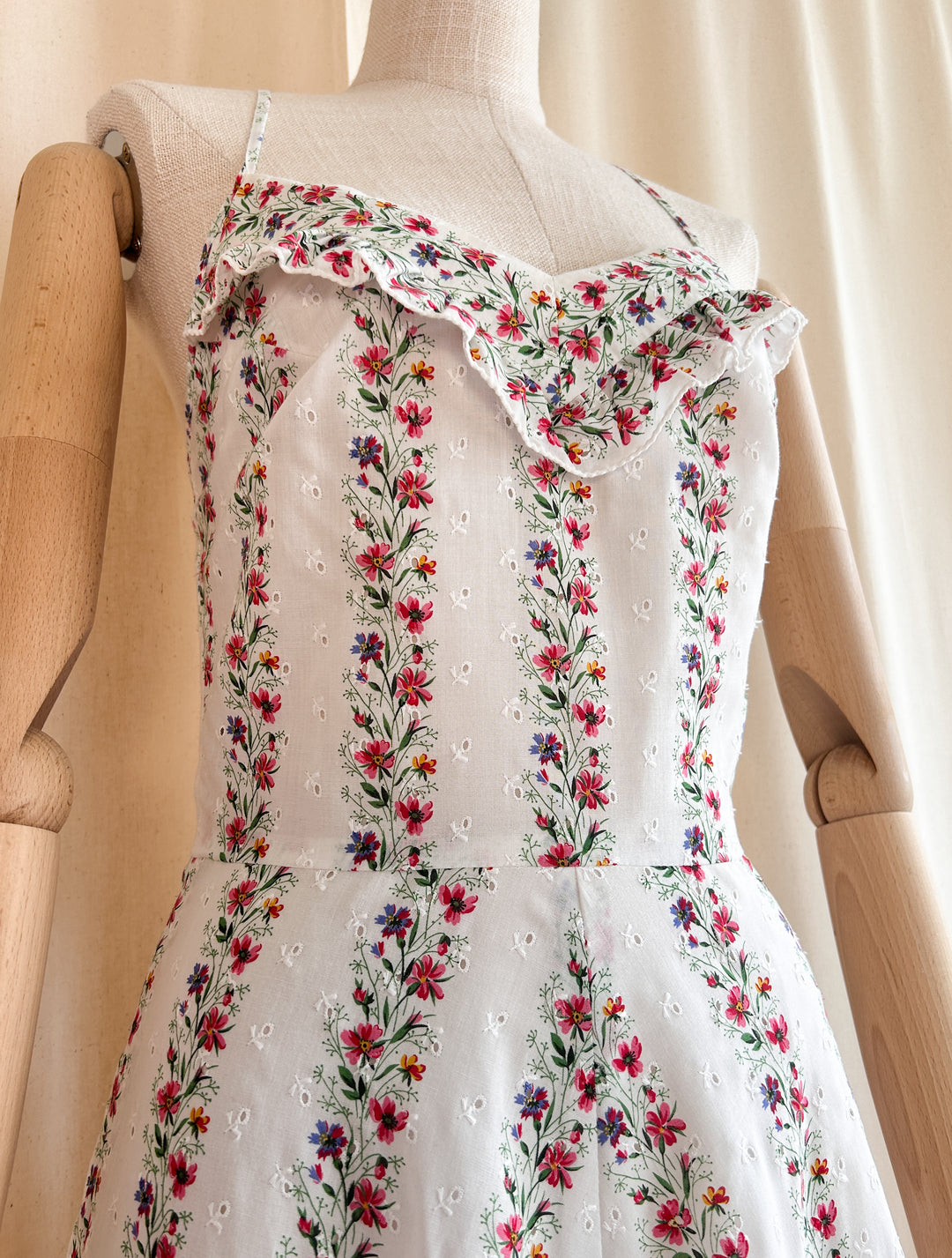 Stunning Rare Floral Broderie Anglaise Crossback 70s Cotton Dream Dress