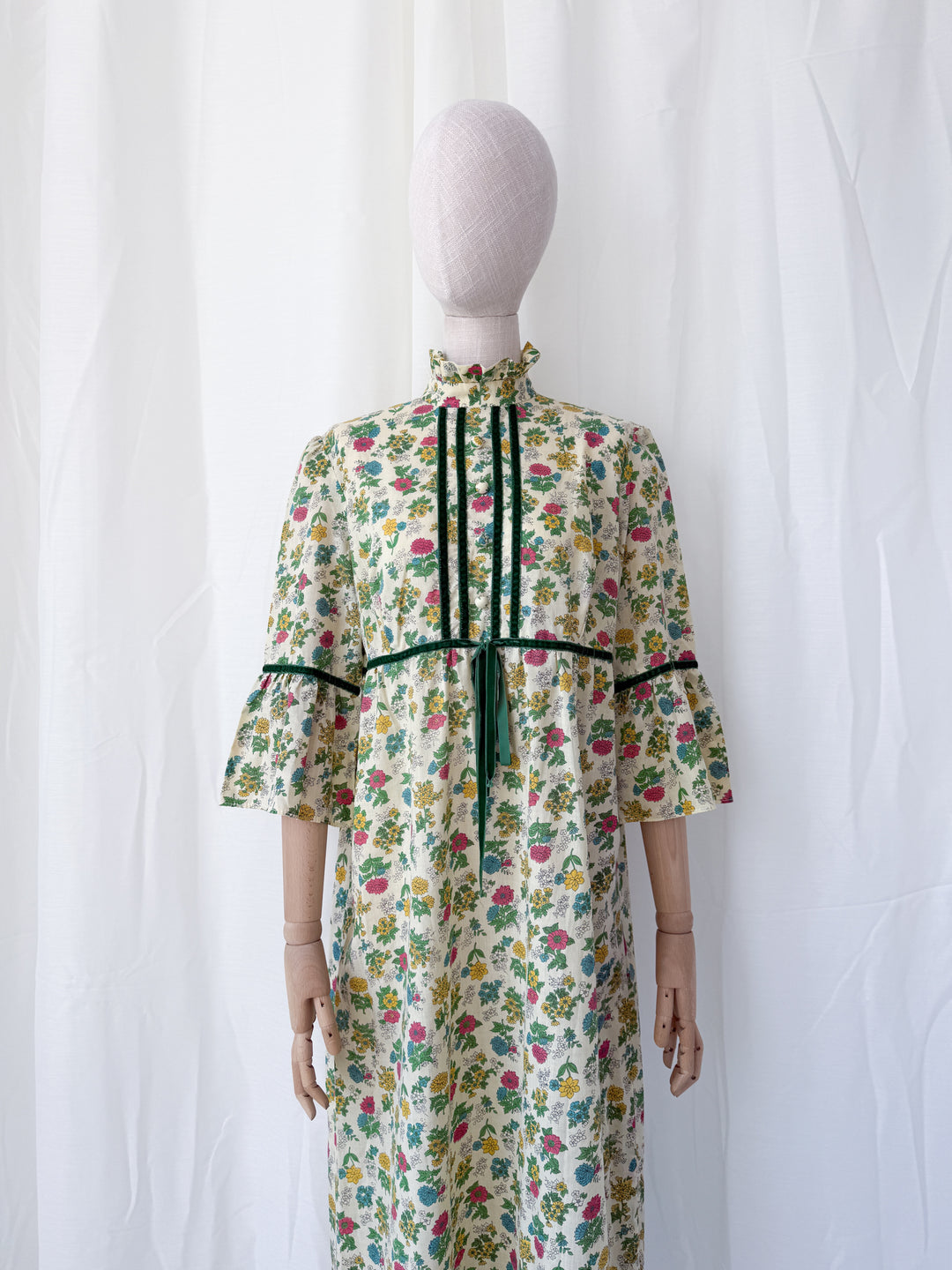 Adorable 1970s Frill Collar Floral Cotton Maxi Dress