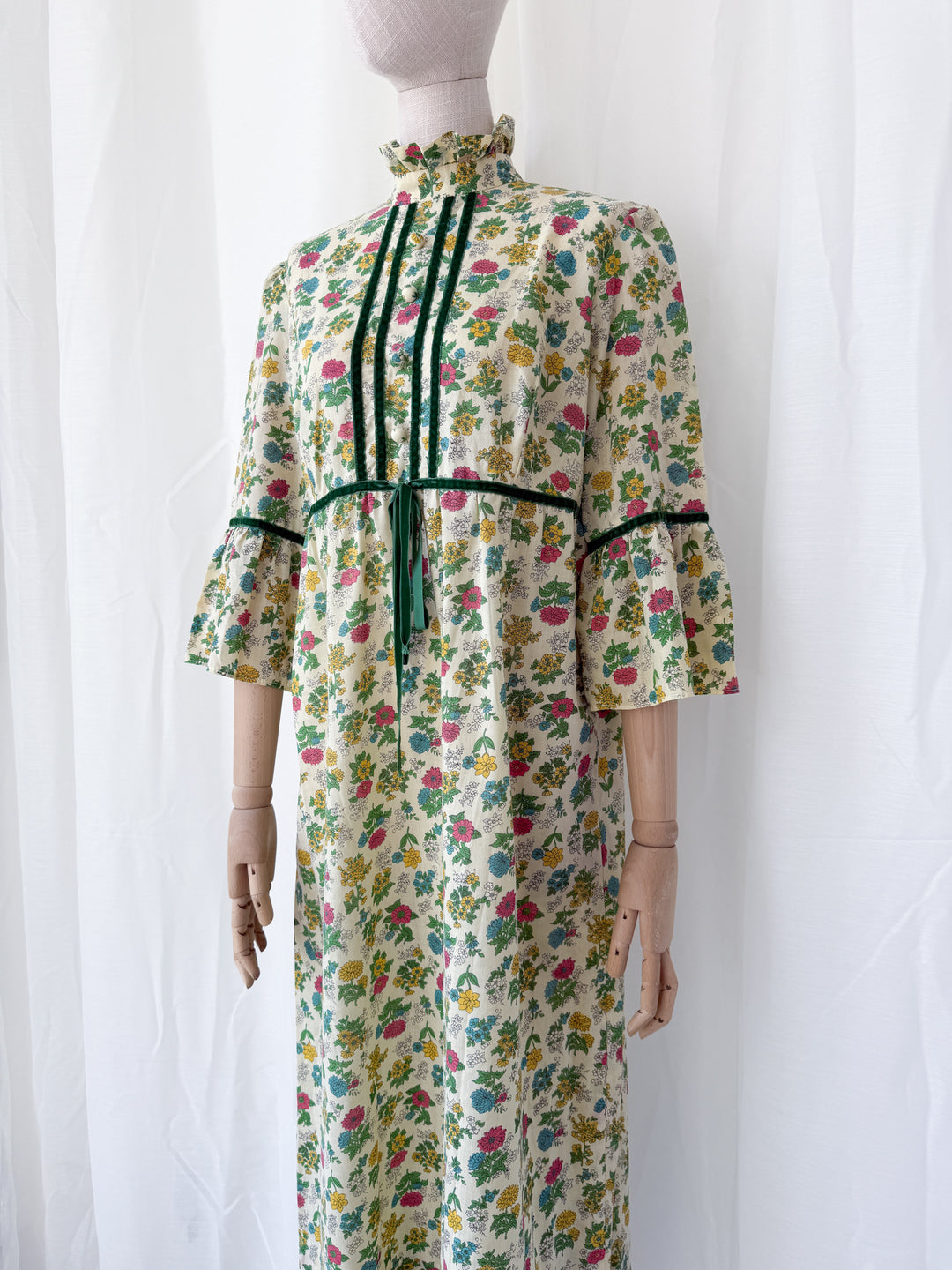 Adorable 1970s Frill Collar Floral Cotton Maxi Dress