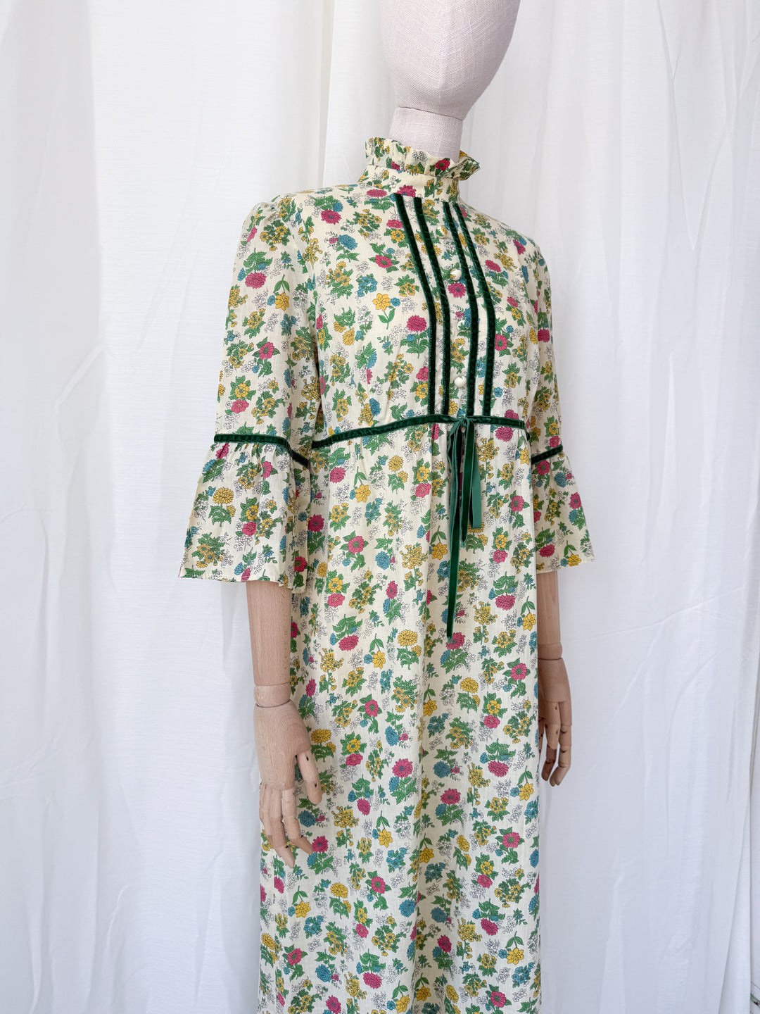 Adorable 1970s Frill Collar Floral Cotton Maxi Dress