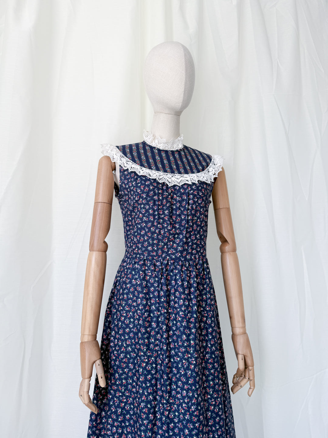 Beaut 1970s Lace Trimmed Floral Cotton Maxi Dress