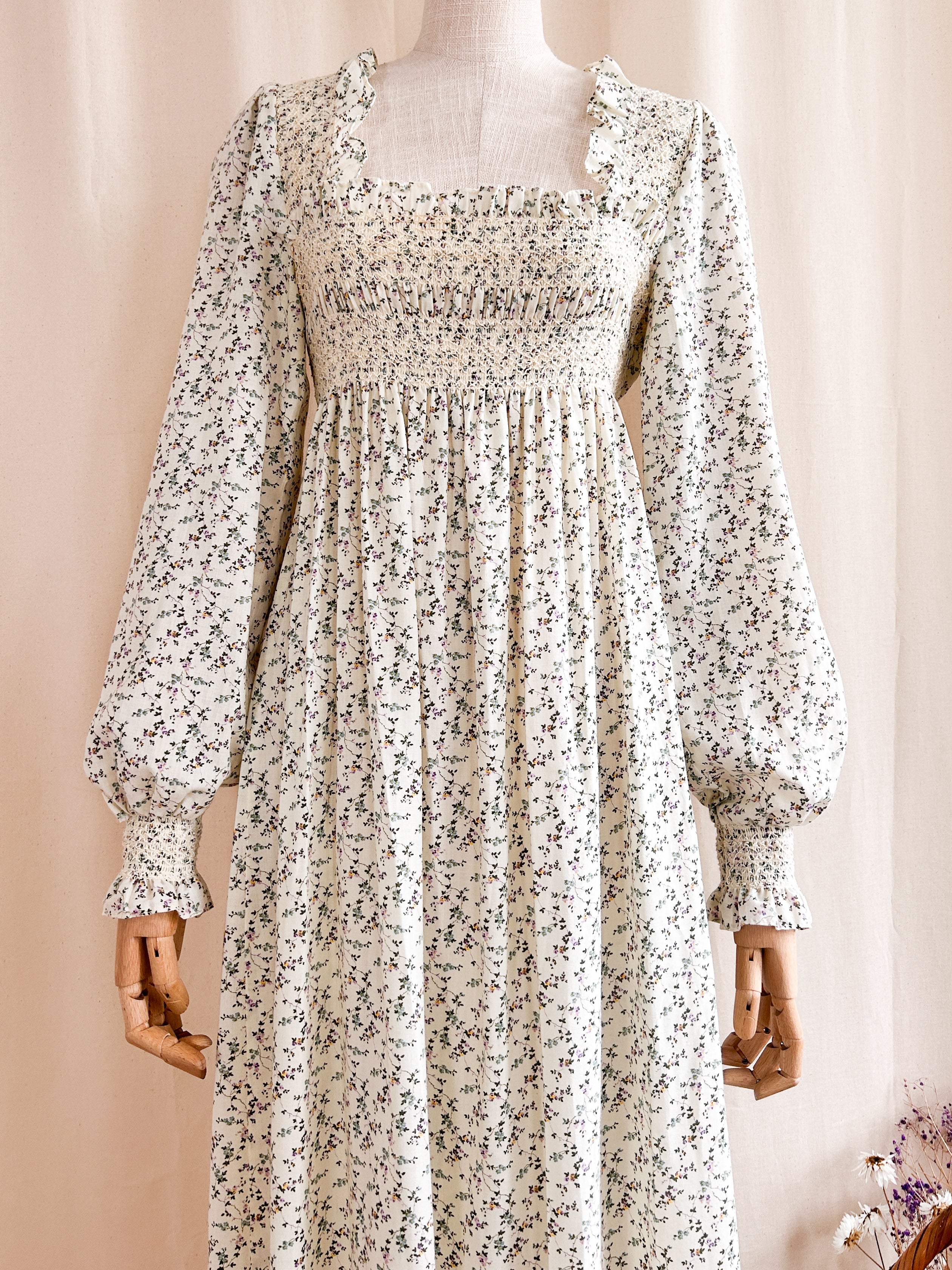 ヴィンテージレフトンDainty Miss ソルト＆ペッパー·͜· ♡ Bennett ~ Stunning rare 1970s ditsy floral smocked cotton prairie