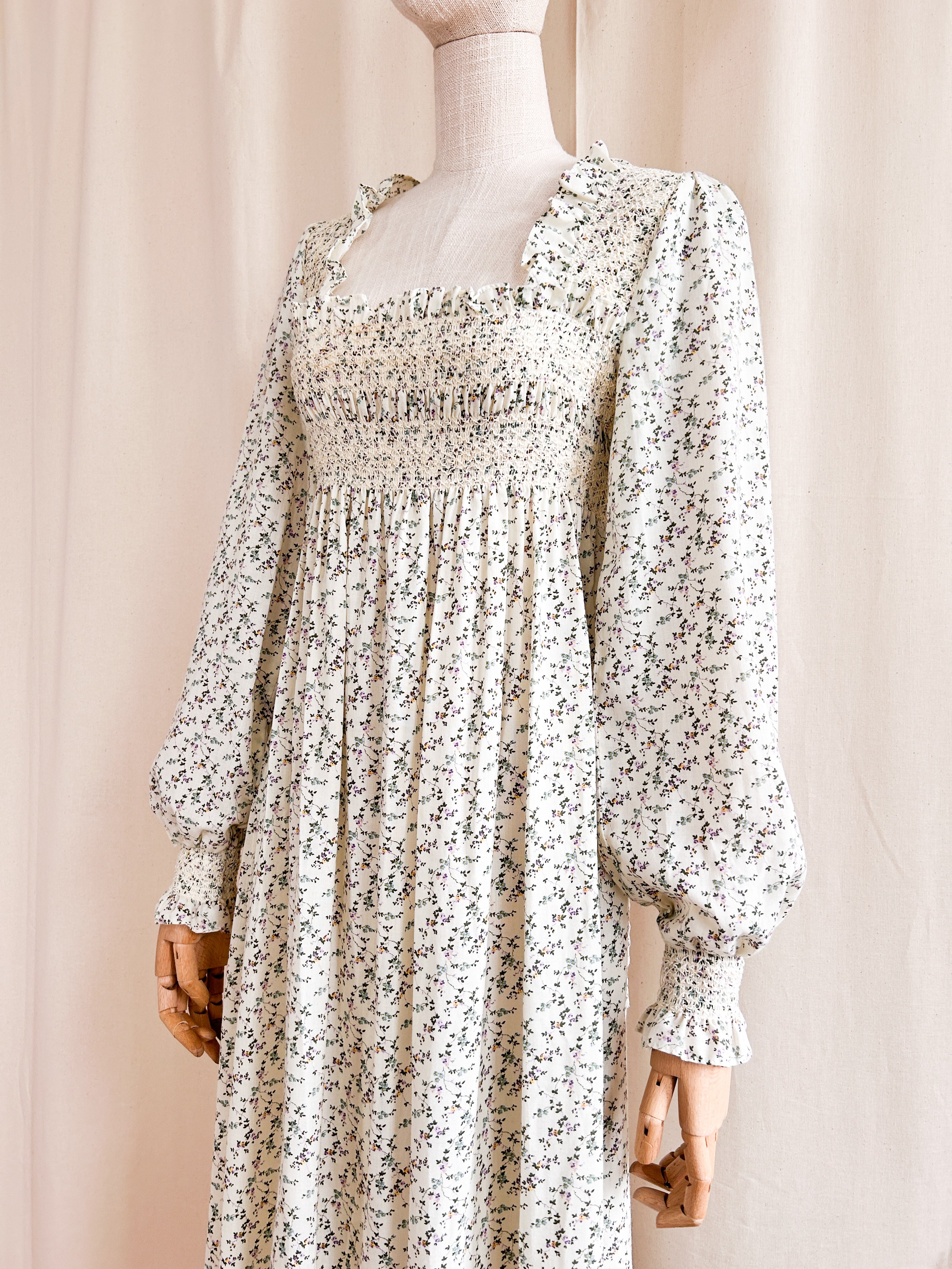 Bennett ~ Stunning rare 1970s ditsy floral smocked cotton prairie