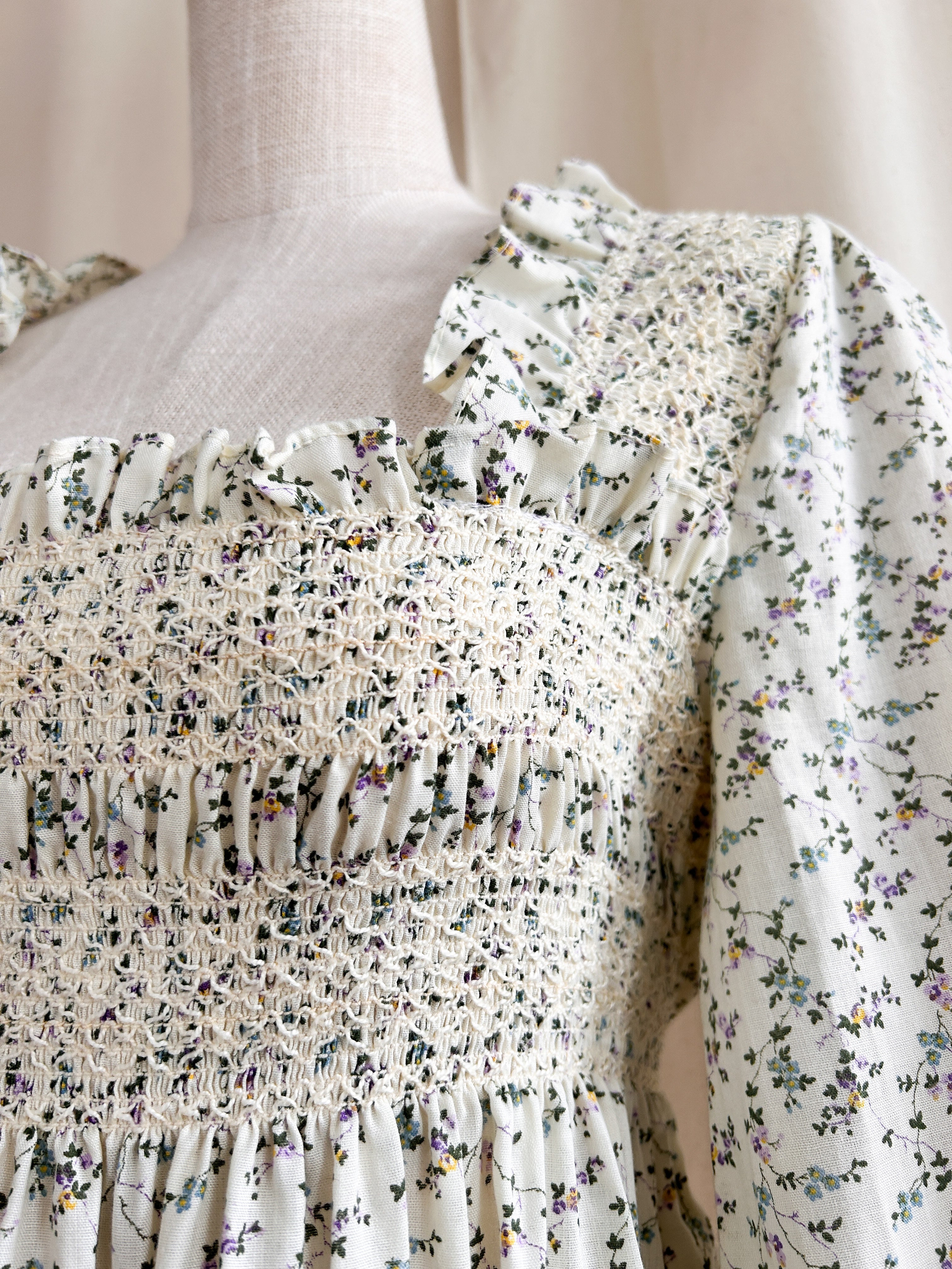 Bennett ~ Stunning rare 1970s ditsy floral smocked cotton prairie