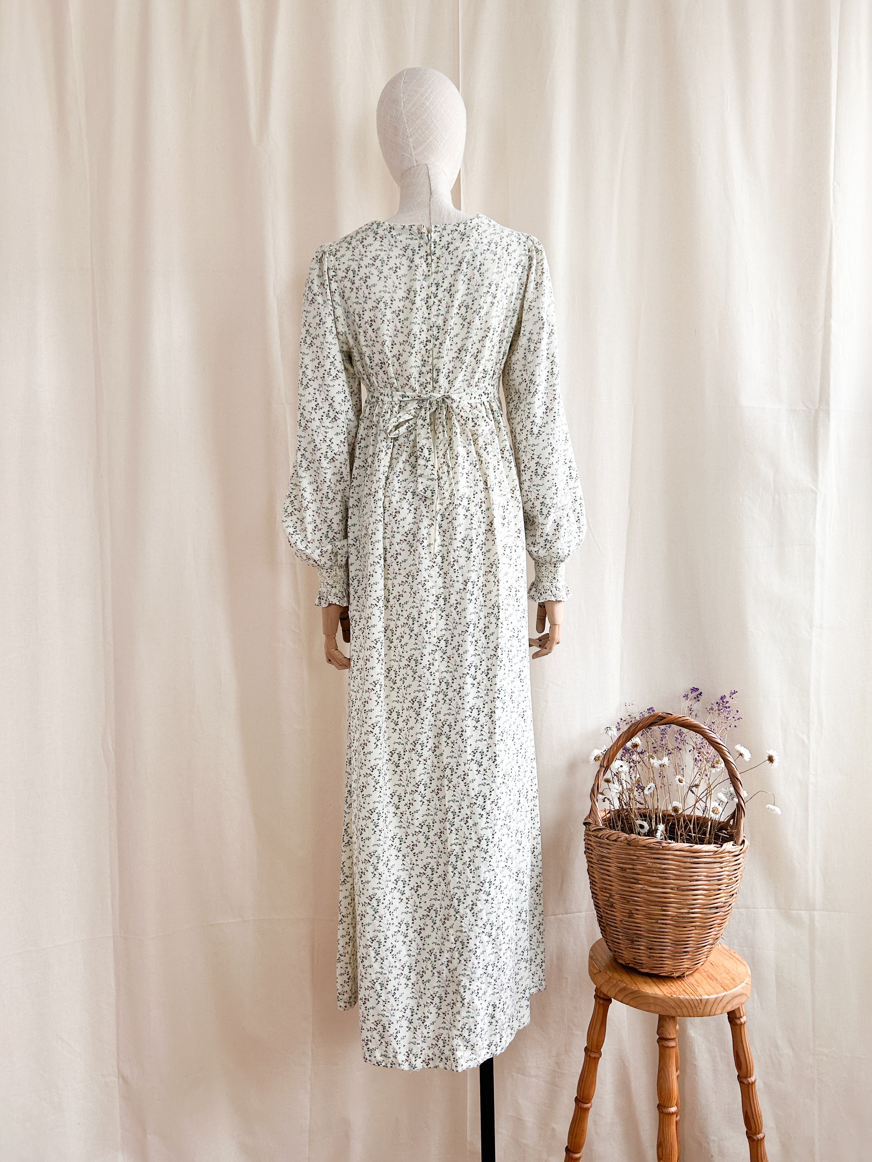 Bennett ~ Stunning rare 1970s ditsy floral smocked cotton prairie
