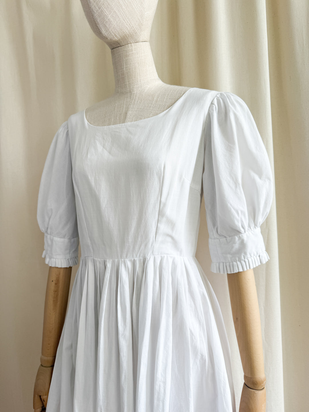 Sweet 70s White Cotton Midi Dress