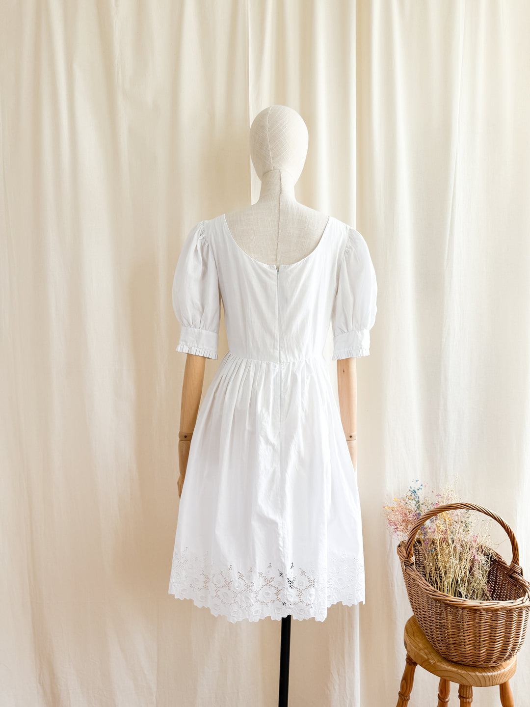 Sweet 70s White Cotton Midi Dress