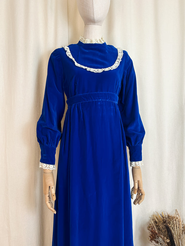 The Crescent~ stunning one of a kind 70s blue velvet maxi dress The Pansy Garden The Crescent~ stunning one of a kind 70s blue velvet maxi dress The Pansy Garden
