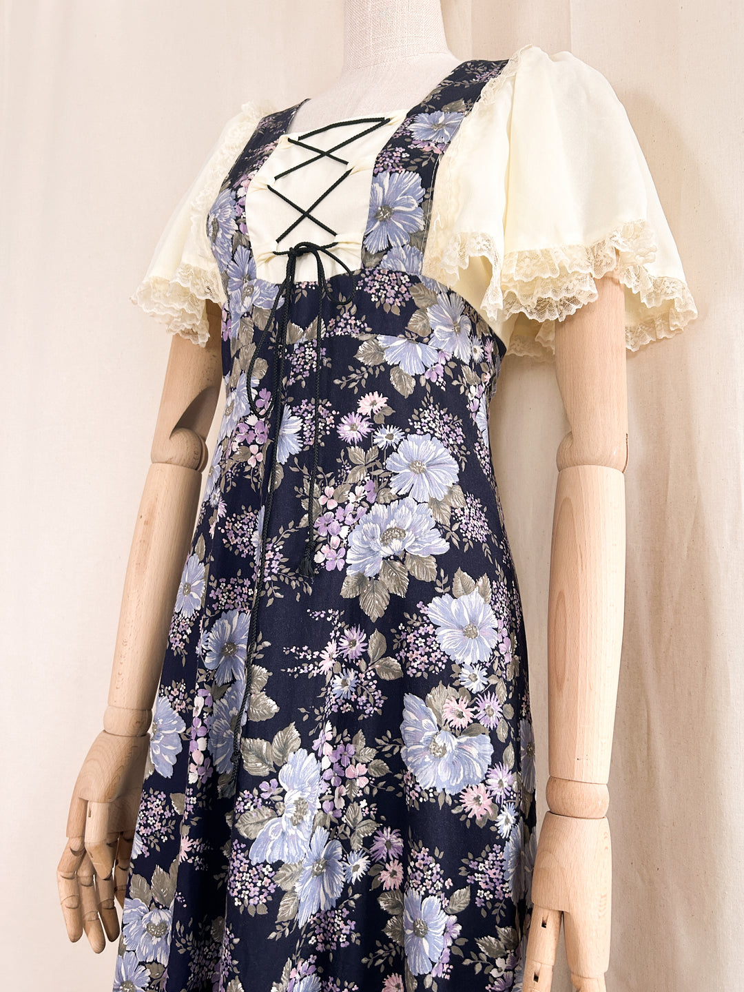 Fauna ~ Stunning romantic 1970s cotton prairie dress