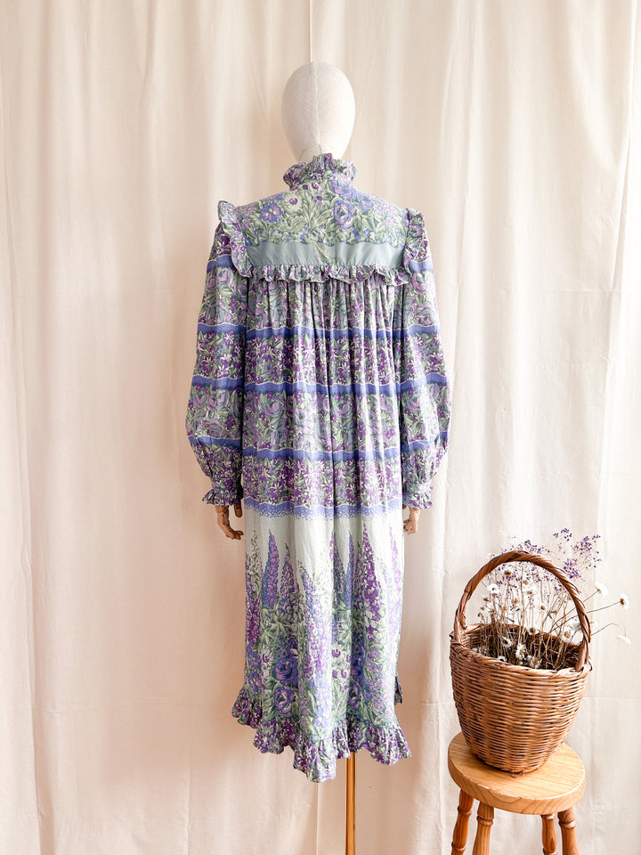 Meadow ~ Super Pretty Rare 1970s Taramina Liberty Print Smock Dress