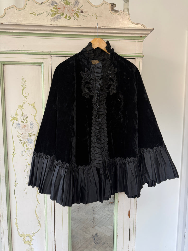 HOLY GRAIL ANTIQUE VICTORIAN VELVET MOURNING CAPE