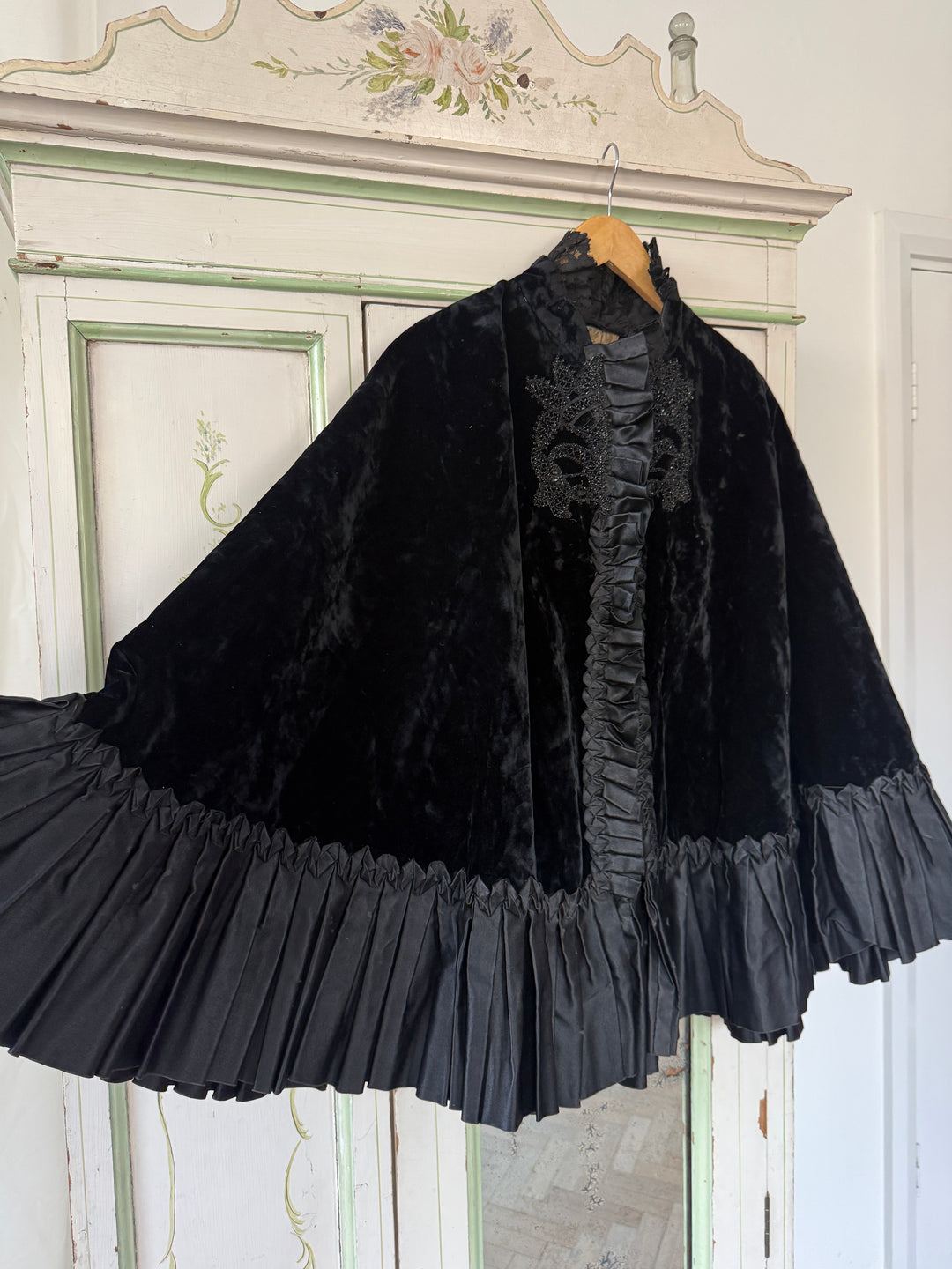 HOLY GRAIL ANTIQUE VICTORIAN VELVET MOURNING CAPE