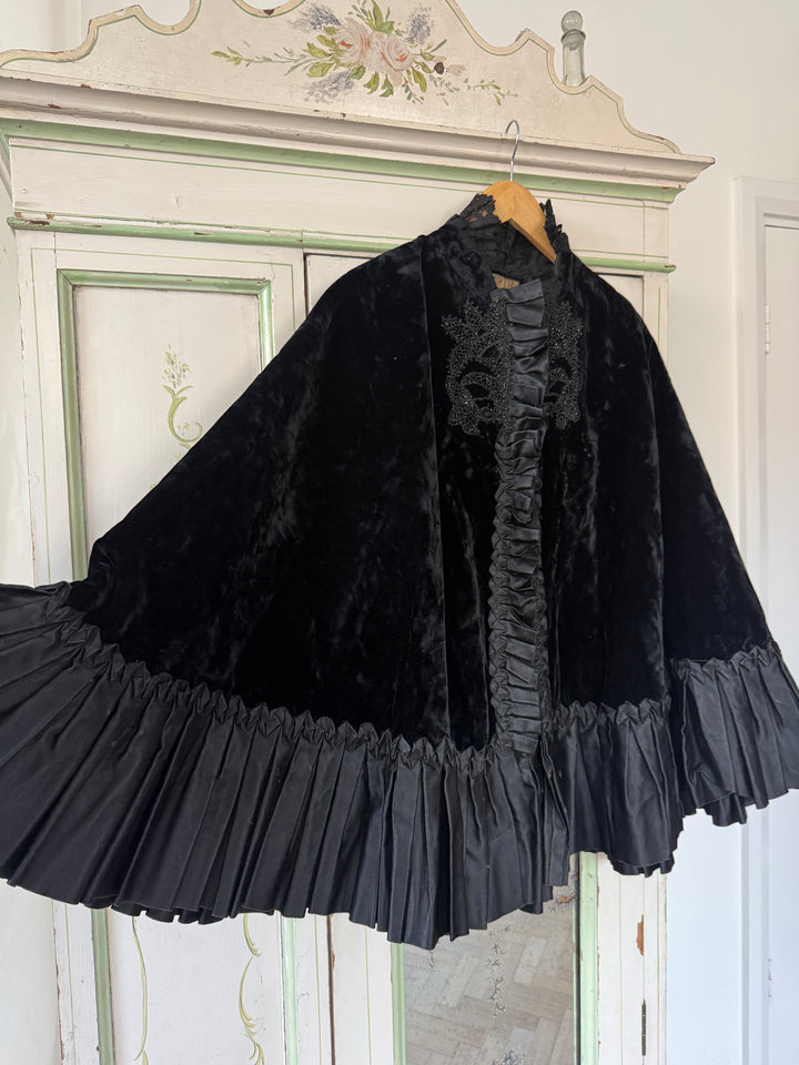 HOLY GRAIL ANTIQUE VICTORIAN VELVET MOURNING CAPE