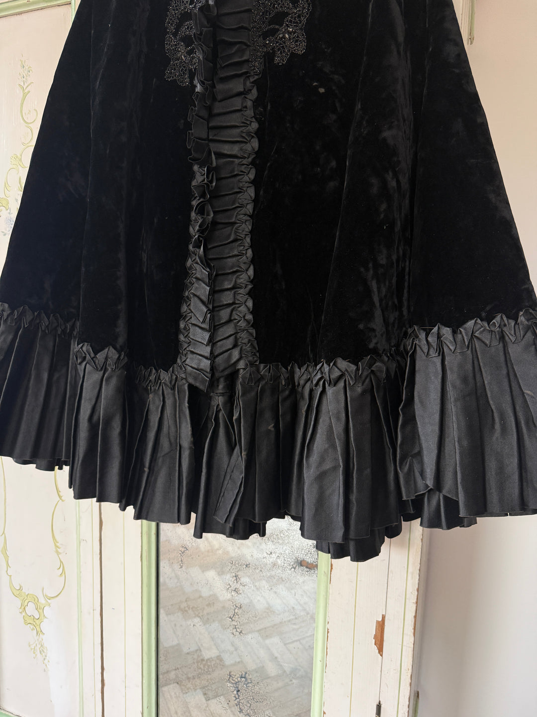 HOLY GRAIL ANTIQUE VICTORIAN VELVET MOURNING CAPE