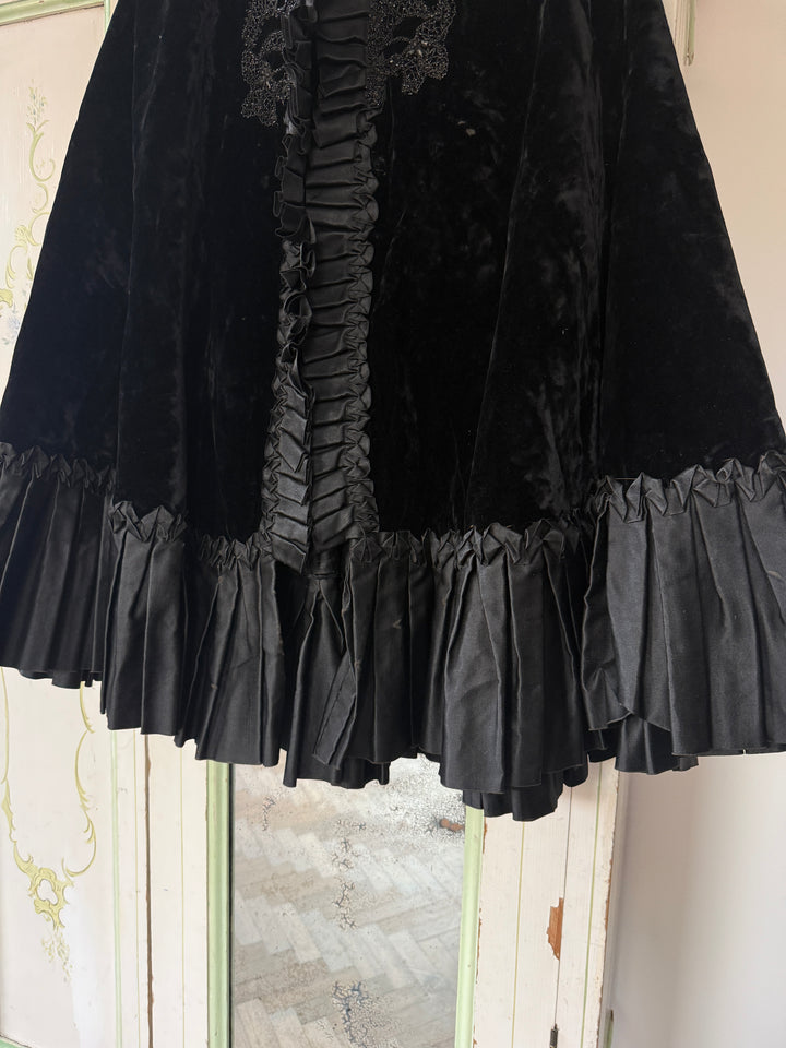 HOLY GRAIL ANTIQUE VICTORIAN VELVET MOURNING CAPE