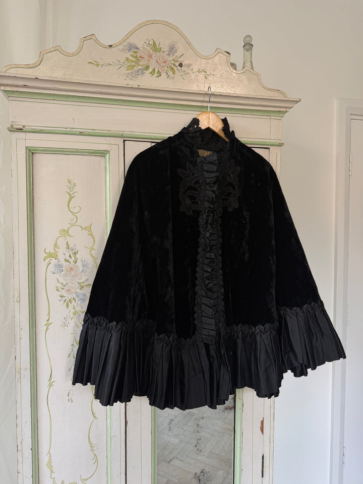 HOLY GRAIL ANTIQUE VICTORIAN VELVET MOURNING CAPE