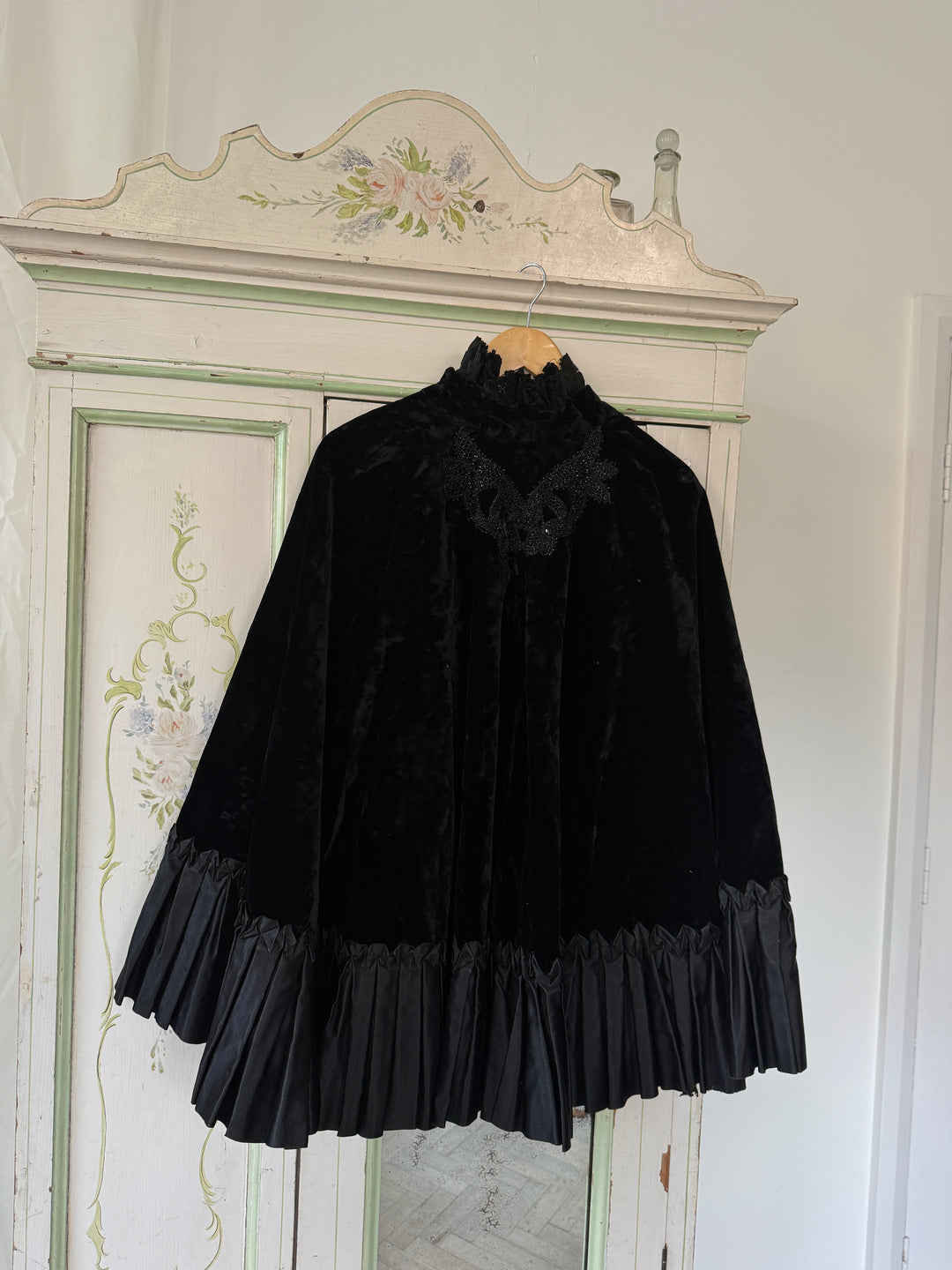 HOLY GRAIL ANTIQUE VICTORIAN VELVET MOURNING CAPE