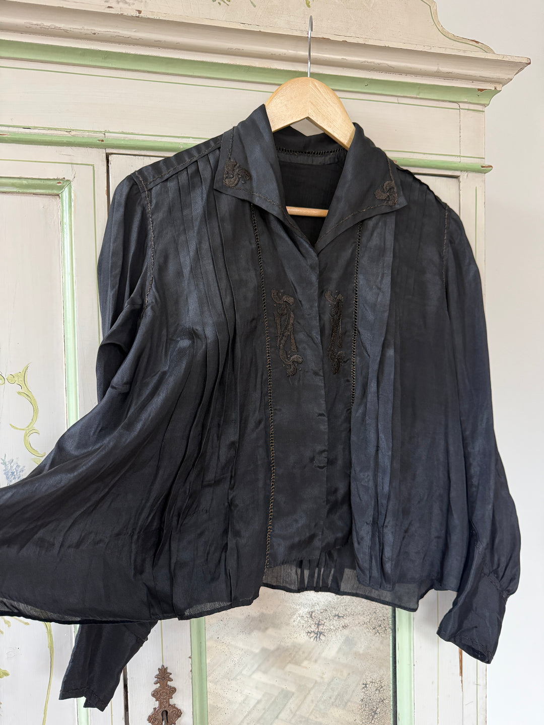 INCREDIBLE EDWARDIAN SILK EMBROIDERED BLOUSE