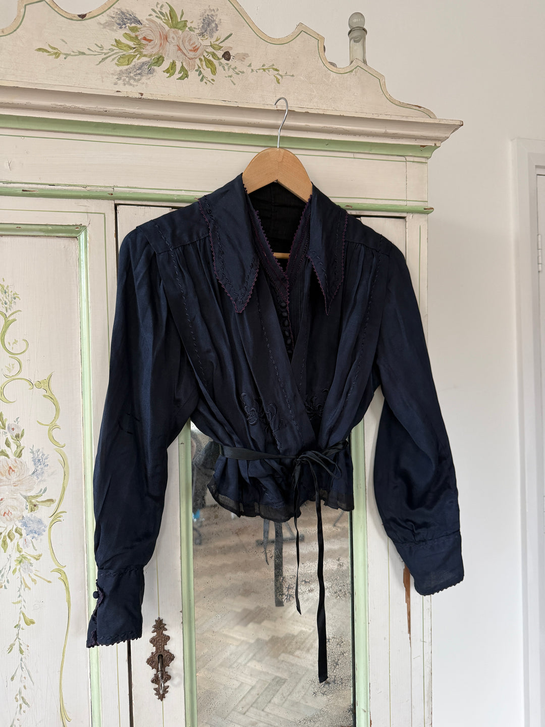 PRECIOUS LATE VICTORIAN SILK BLOUSE