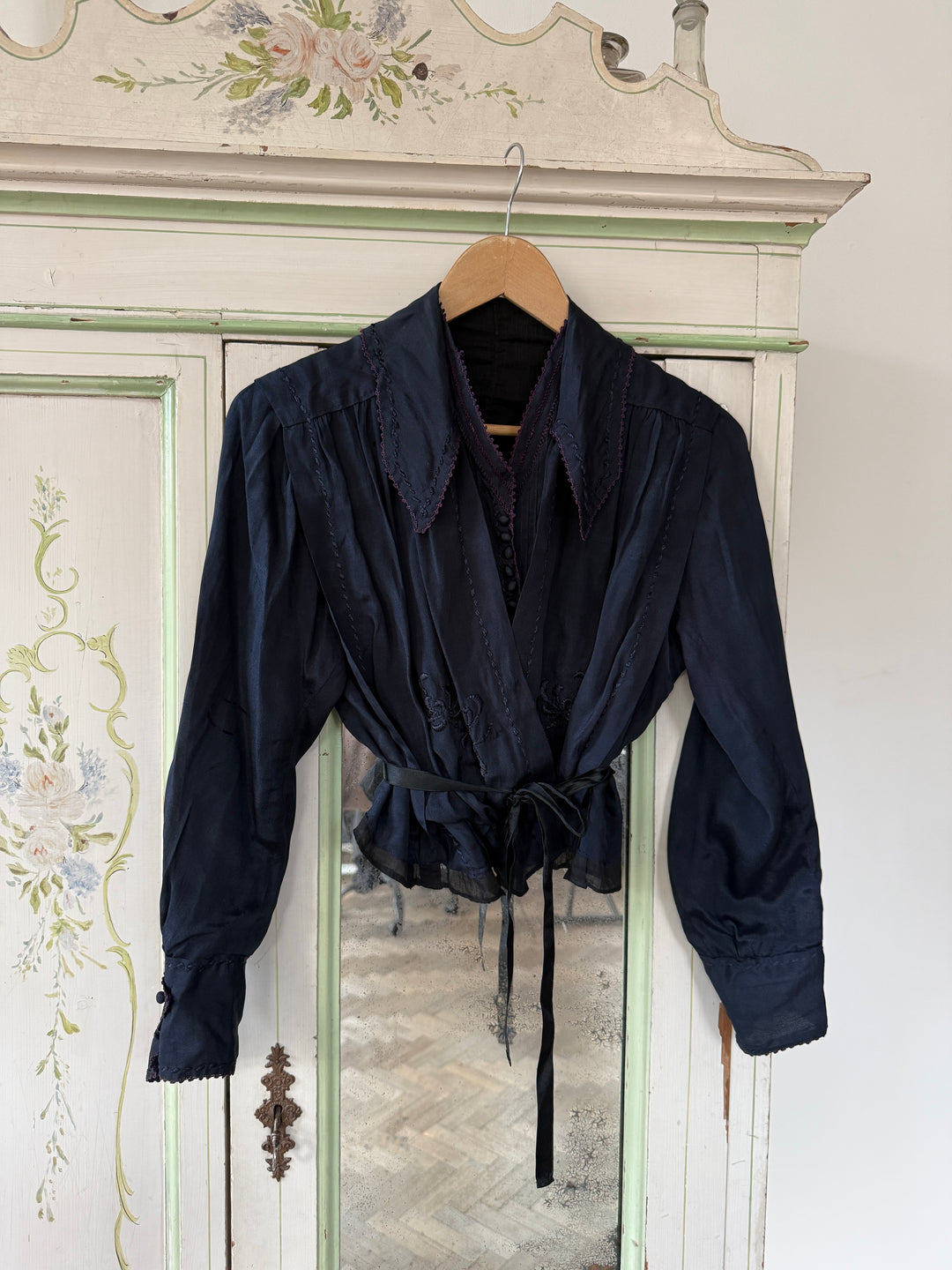 PRECIOUS LATE VICTORIAN SILK BLOUSE