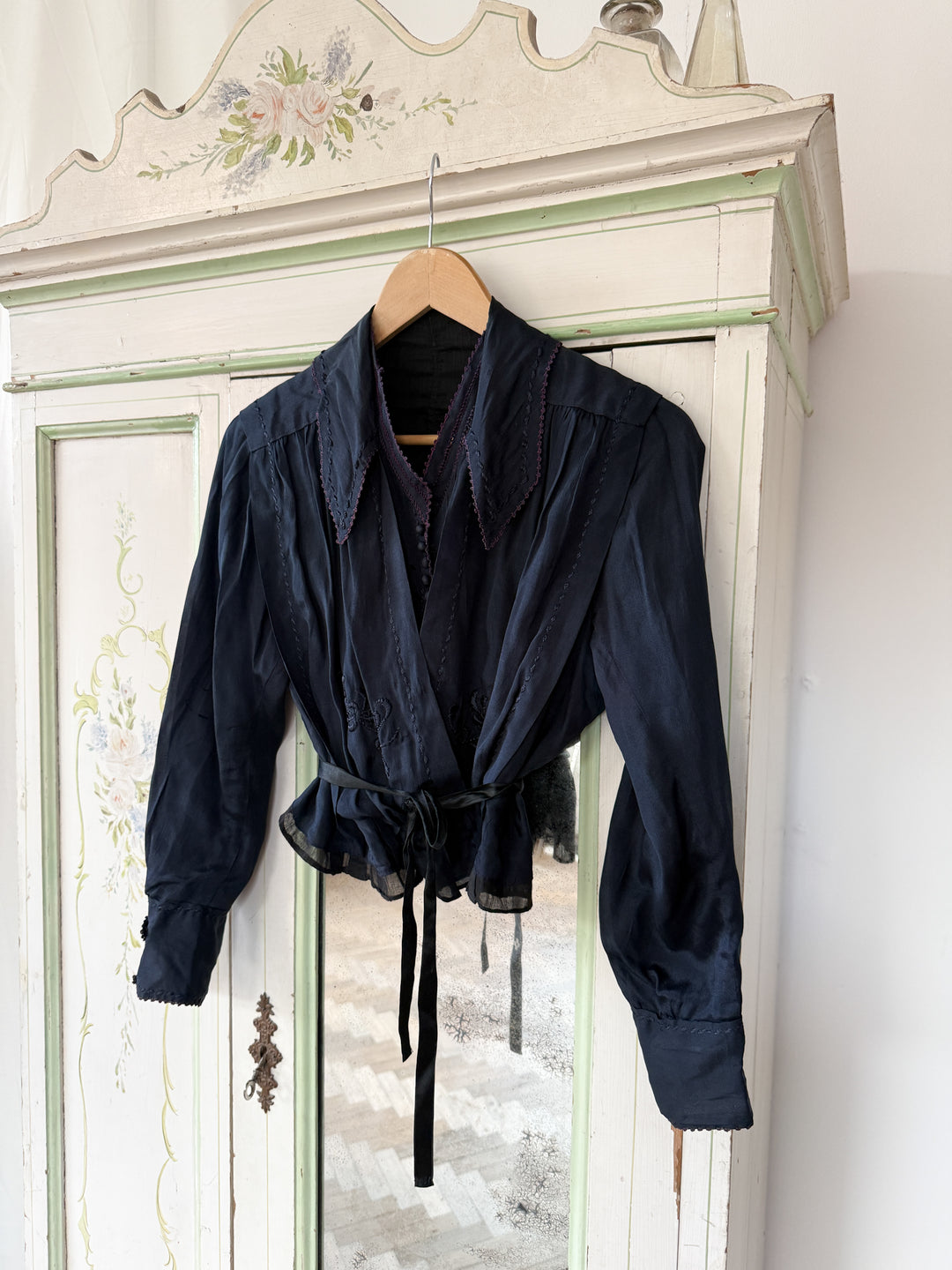 PRECIOUS LATE VICTORIAN SILK BLOUSE