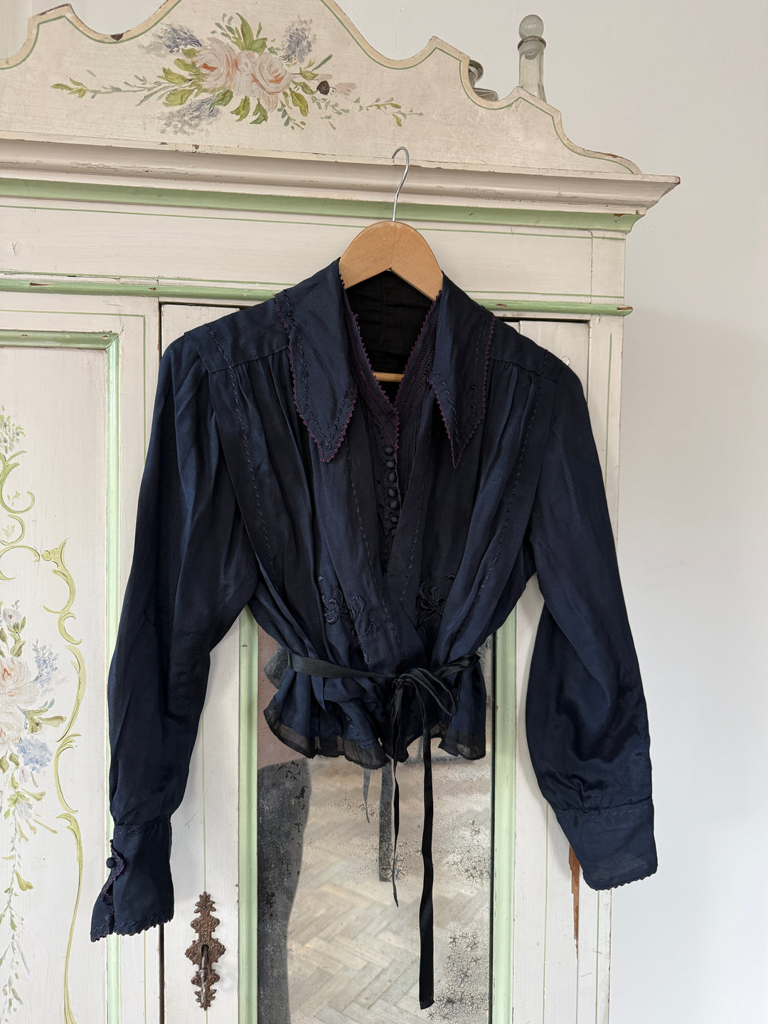 PRECIOUS LATE VICTORIAN SILK BLOUSE