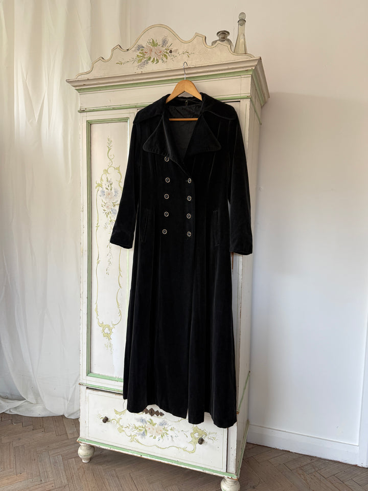 DIVINE RARE 1970S DOUBLE BREASTED GOTHIC VELVET MAXI COAT