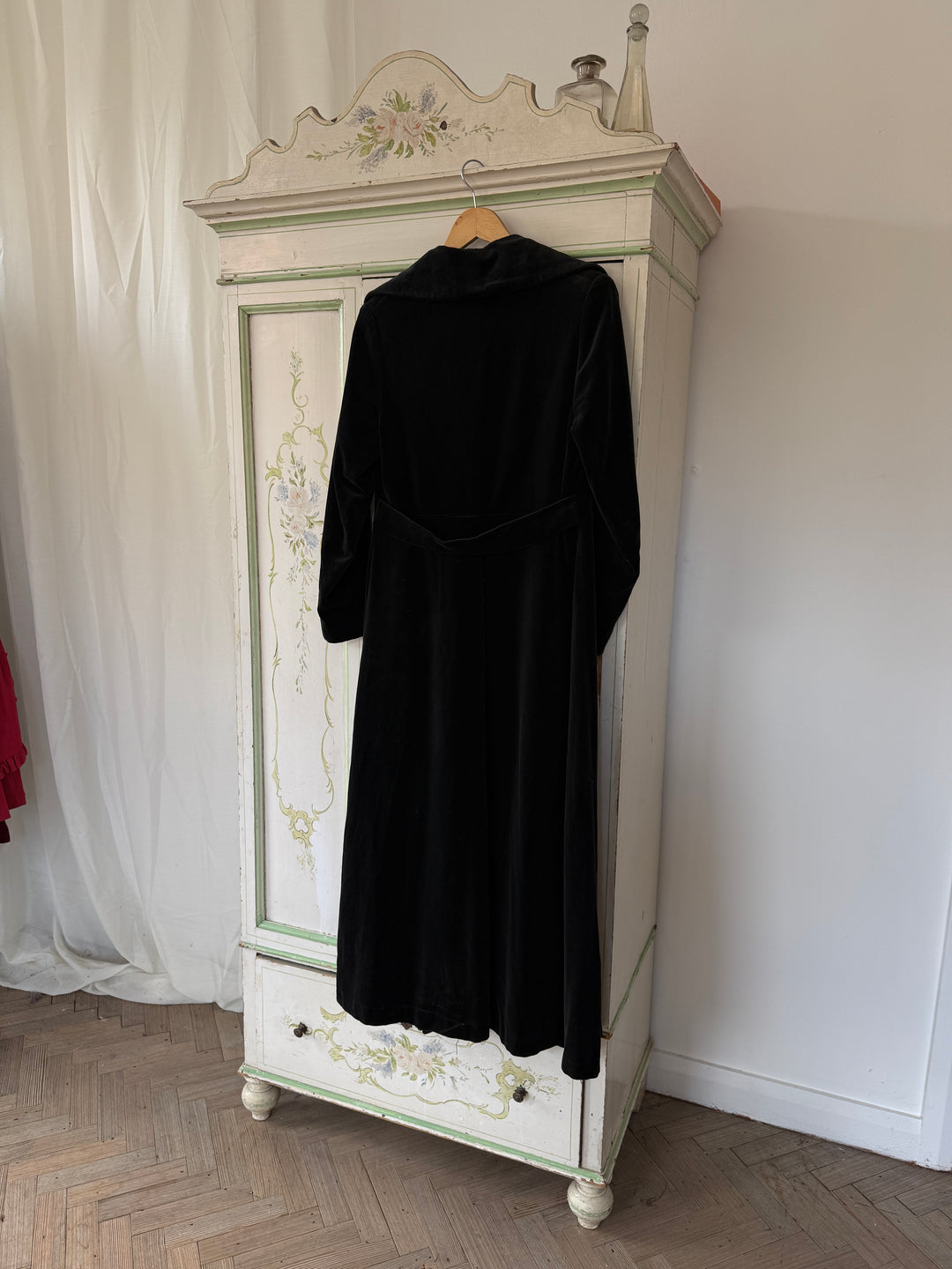 DIVINE RARE 1970S DOUBLE BREASTED GOTHIC VELVET MAXI COAT