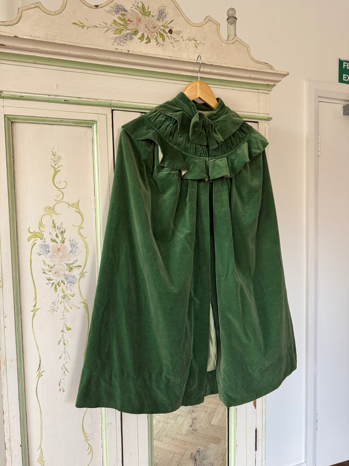 BEAUTIFUL RARE 1930S GREEN VELVET CAPE