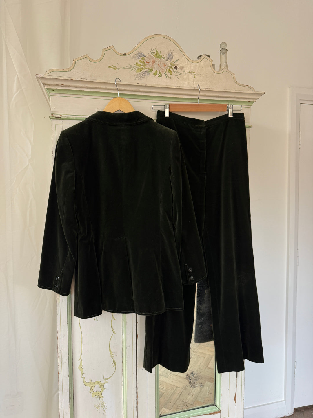 INSANE RARE 1970S FEMINELLA VELVET FLARED TROUSER SUIT