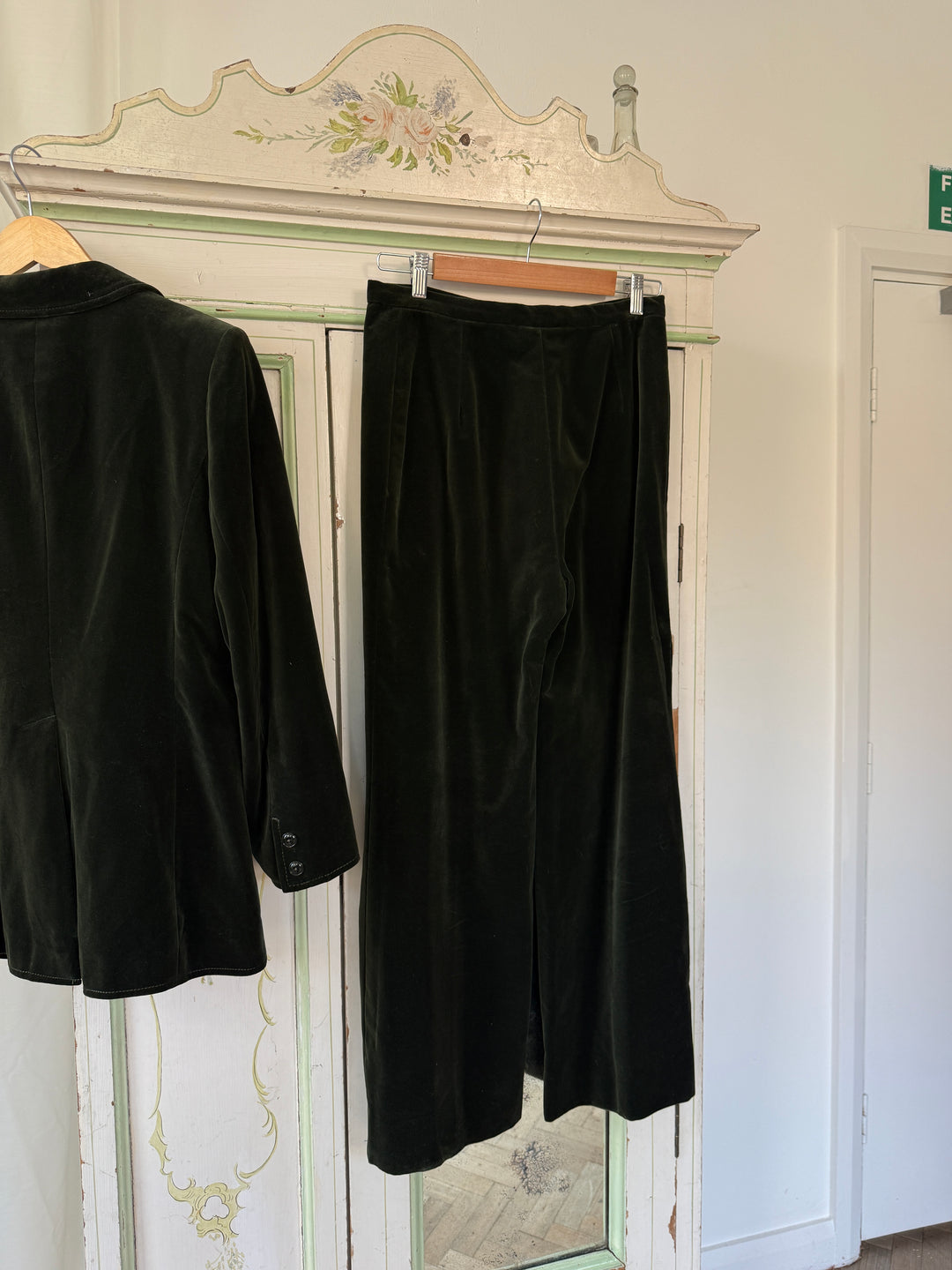 INSANE RARE 1970S FEMINELLA VELVET FLARED TROUSER SUIT