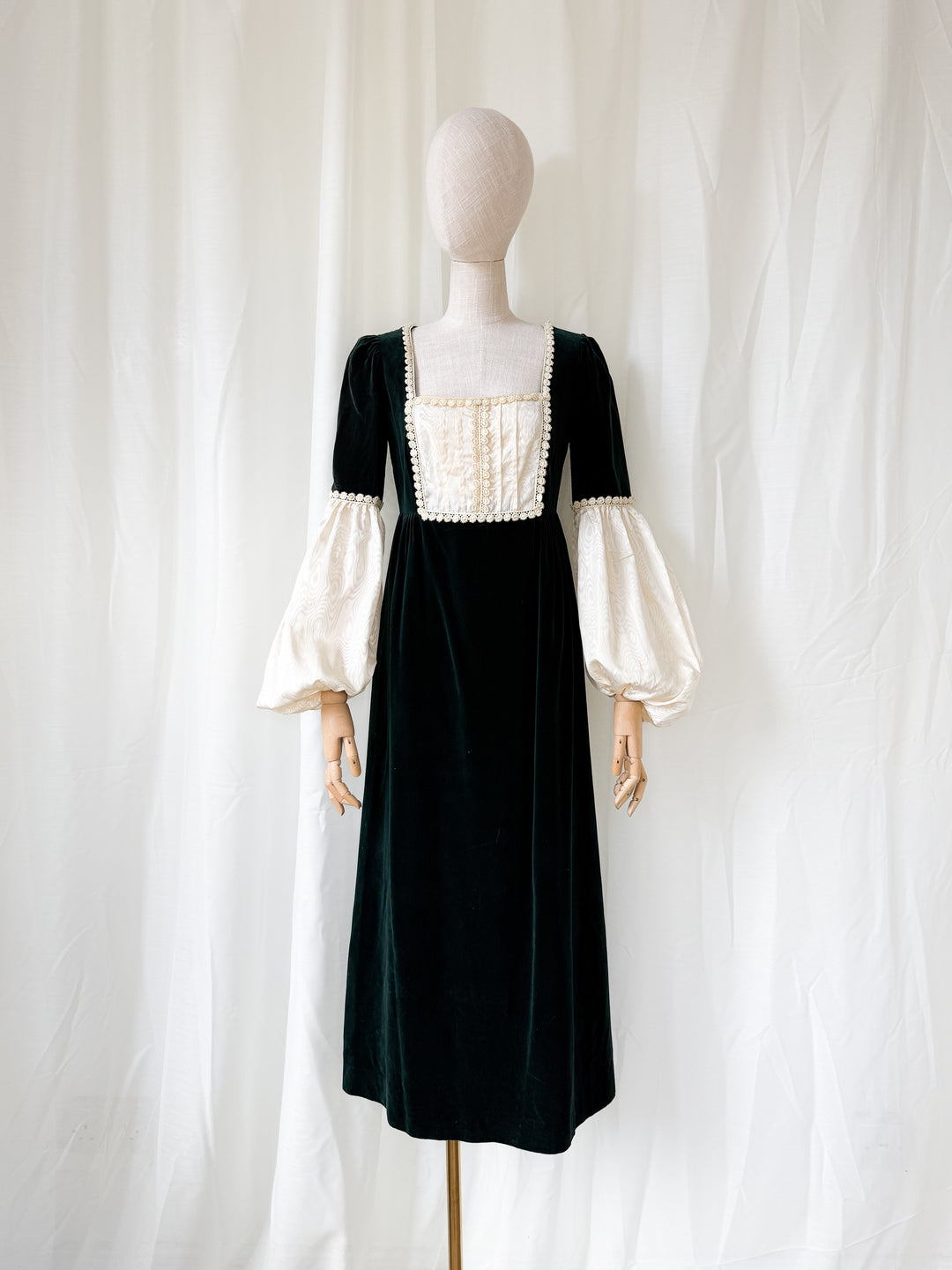PRECIOUS 1970S MEDIEVAL REVIVAL GREEN VELVET QUAD MAXI DRESS