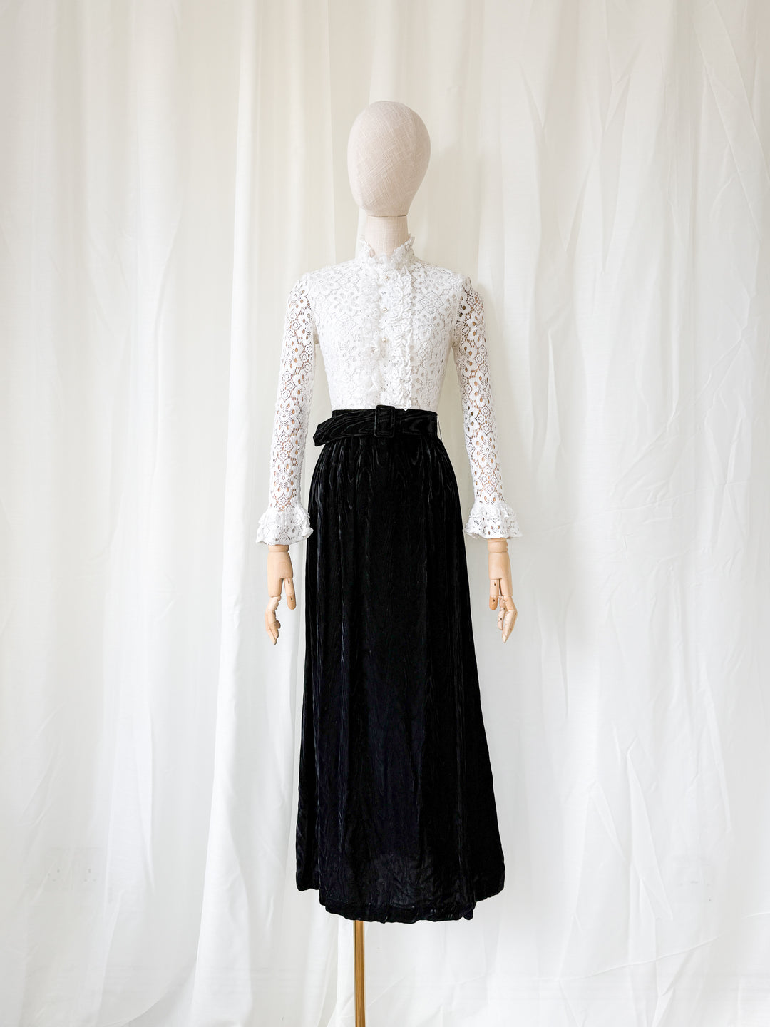 HAUNTING 1960S LACE AND VELVET GOTHIC MAXI DRESS