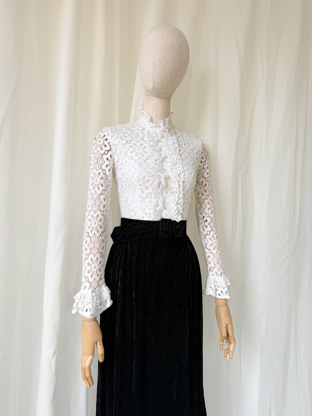HAUNTING 1960S LACE AND VELVET GOTHIC MAXI DRESS
