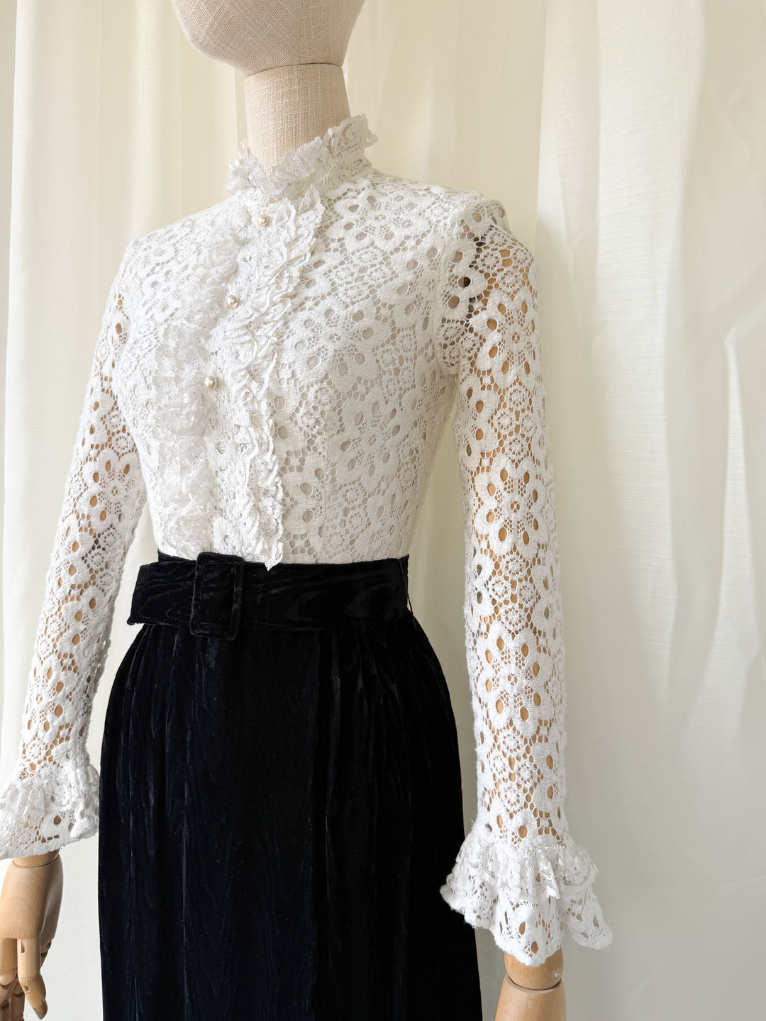 HAUNTING 1960S LACE AND VELVET GOTHIC MAXI DRESS