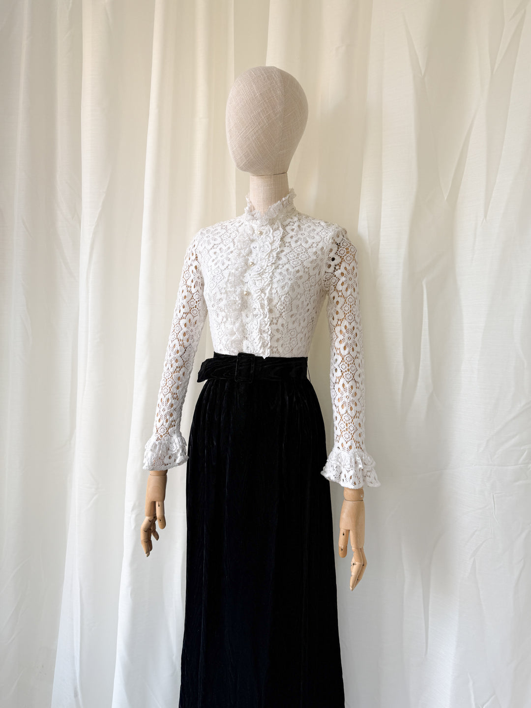 HAUNTING 1960S LACE AND VELVET GOTHIC MAXI DRESS