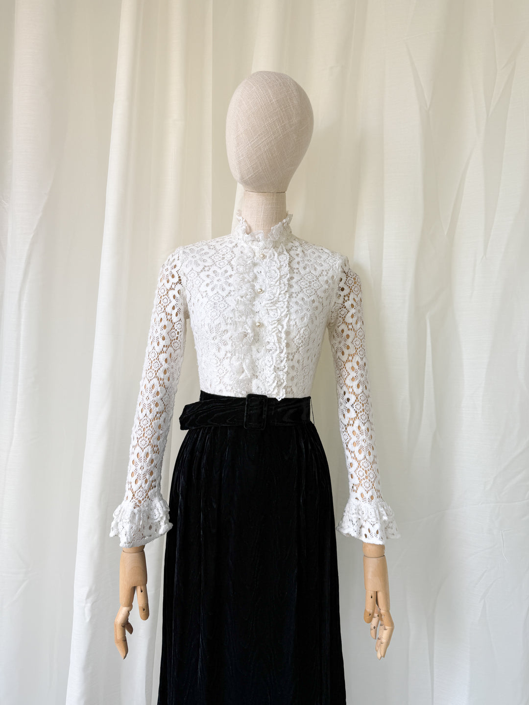 HAUNTING 1960S LACE AND VELVET GOTHIC MAXI DRESS