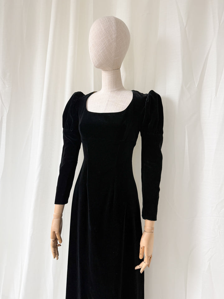 STUNNING 1960S JULIET SLEEVE BLACK VELVET MAXI DRESS