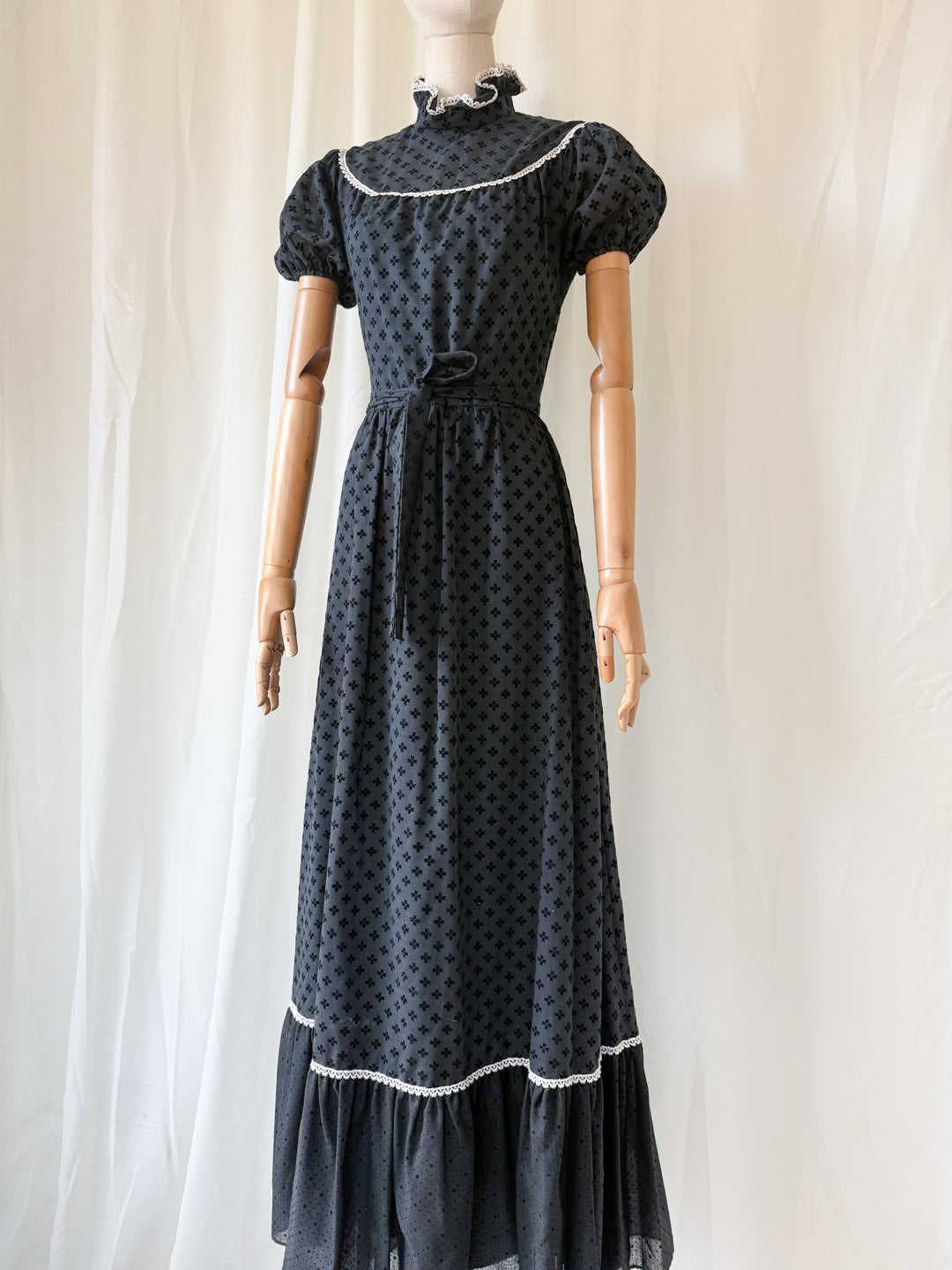 HAUNTING 1970S BLACK COTTON MAXI DRESS